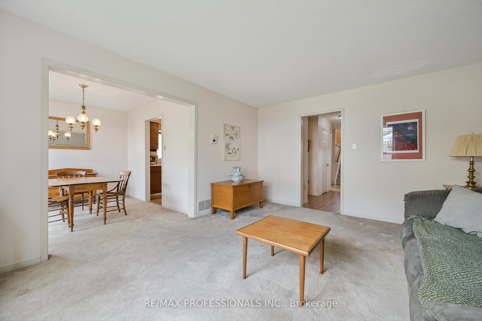 Photo 7 of 26 Killarney Court, Brampton, Heart Lake East — HOMEH