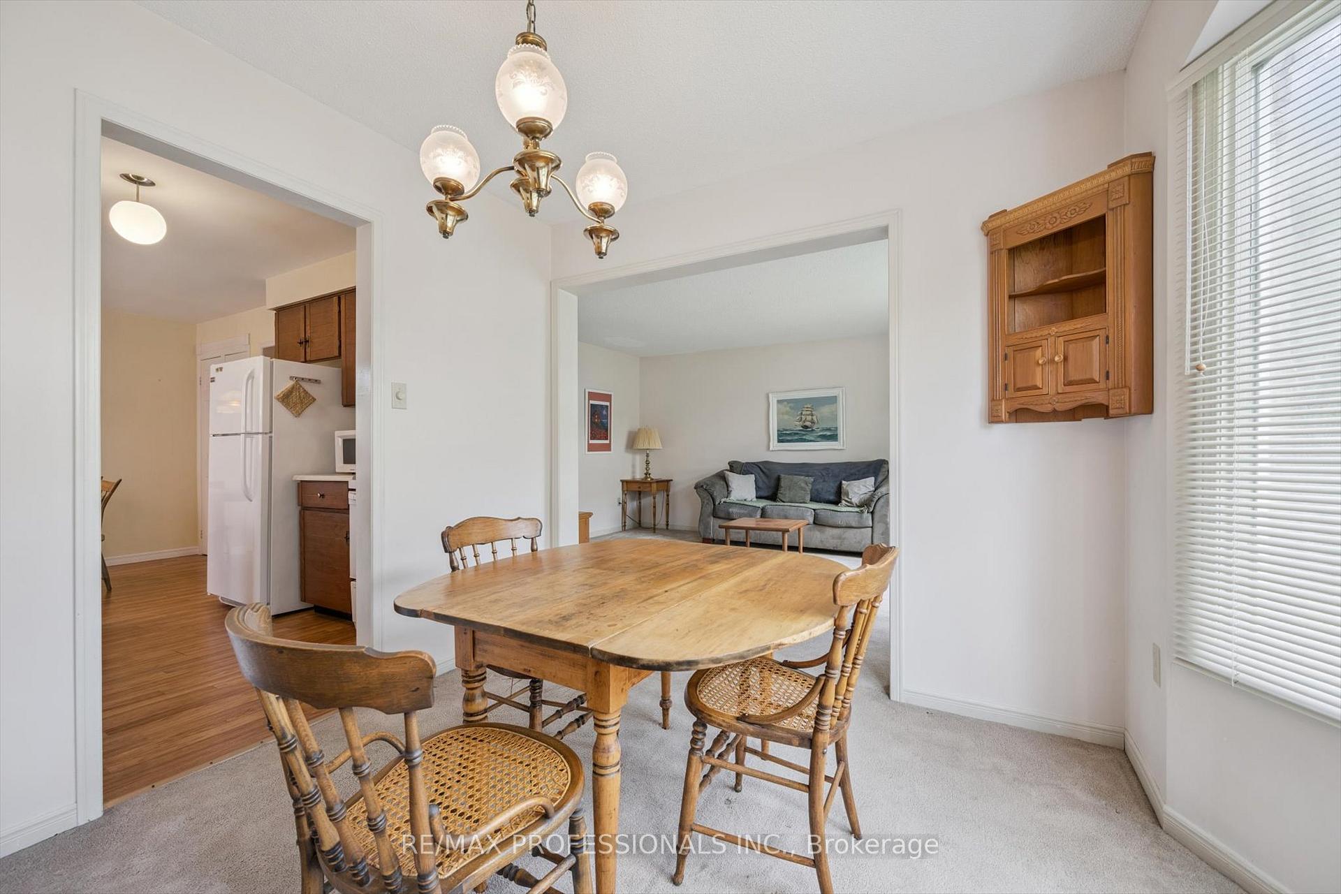 Photo 9 of 26 Killarney Court, Brampton, Heart Lake East — HOMEH