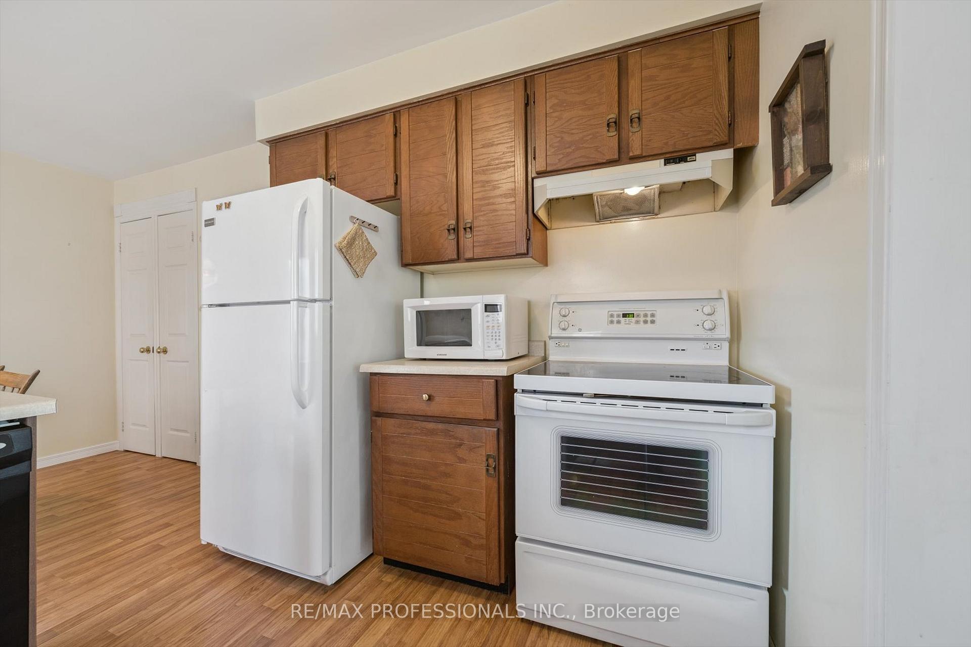 Photo 11 of 26 Killarney Court, Brampton, Heart Lake East — HOMEH