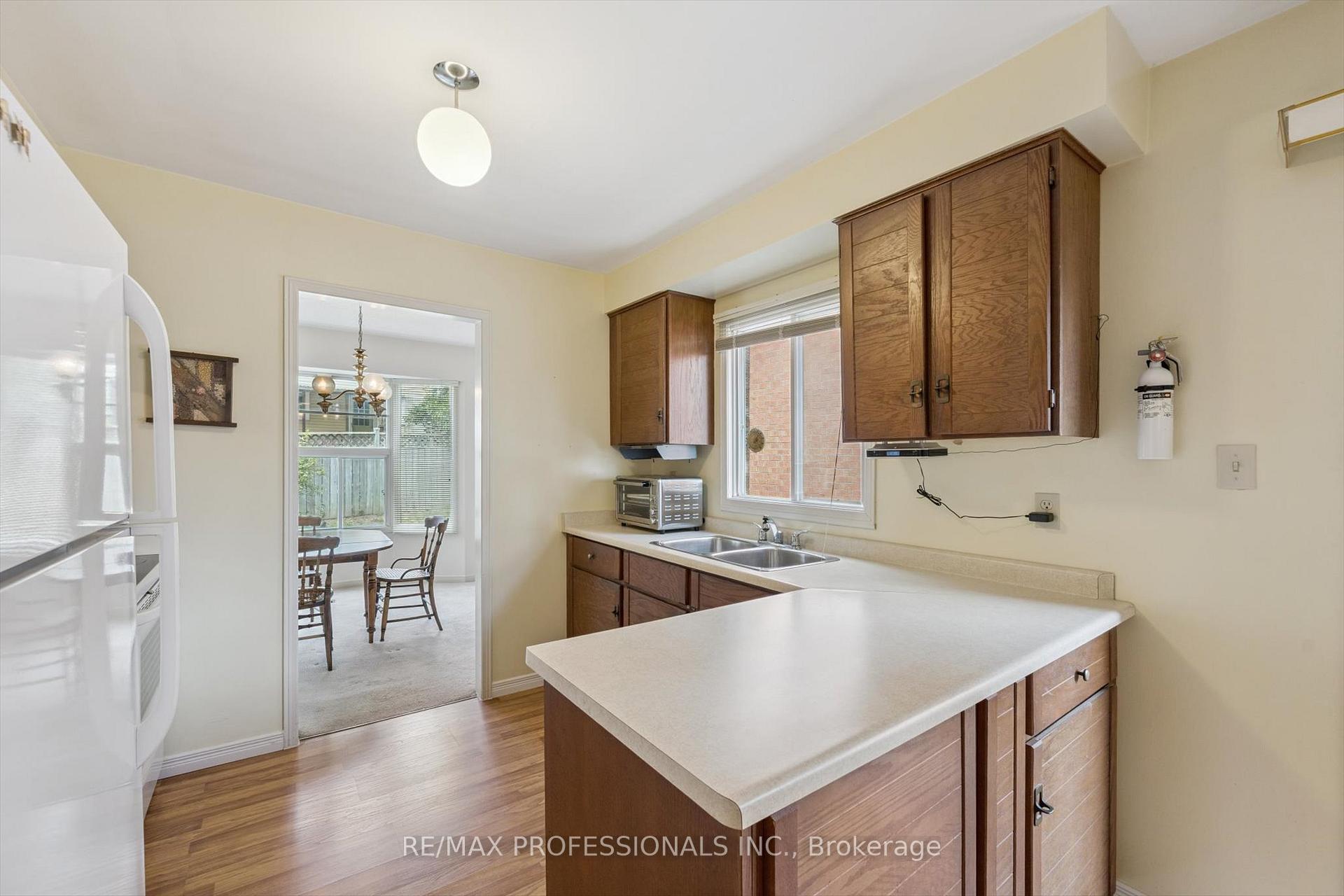 Photo 12 of 26 Killarney Court, Brampton, Heart Lake East — HOMEH