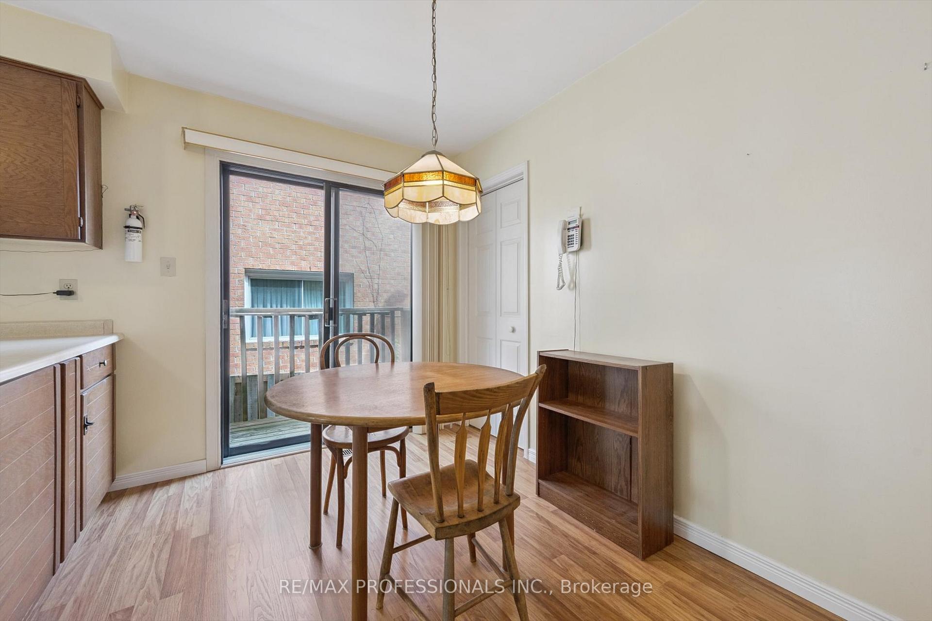 Photo 13 of 26 Killarney Court, Brampton, Heart Lake East — HOMEH