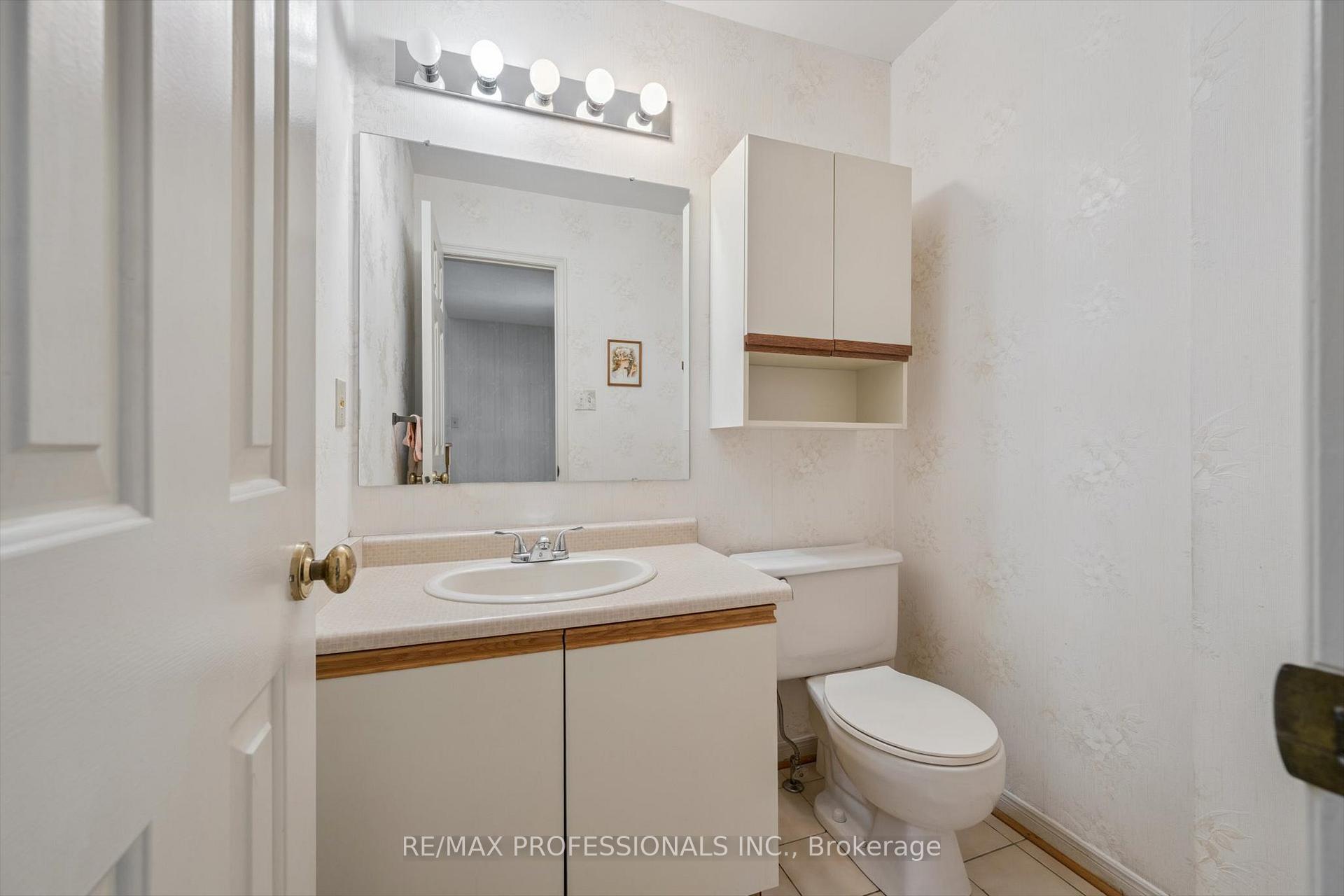 Photo 16 of 26 Killarney Court, Brampton, Heart Lake East — HOMEH