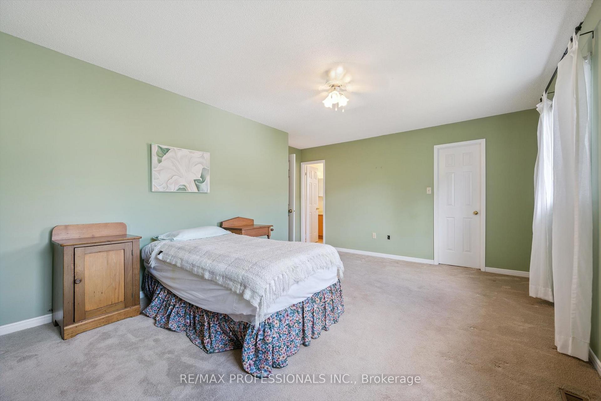 Photo 21 of 26 Killarney Court, Brampton, Heart Lake East — HOMEH