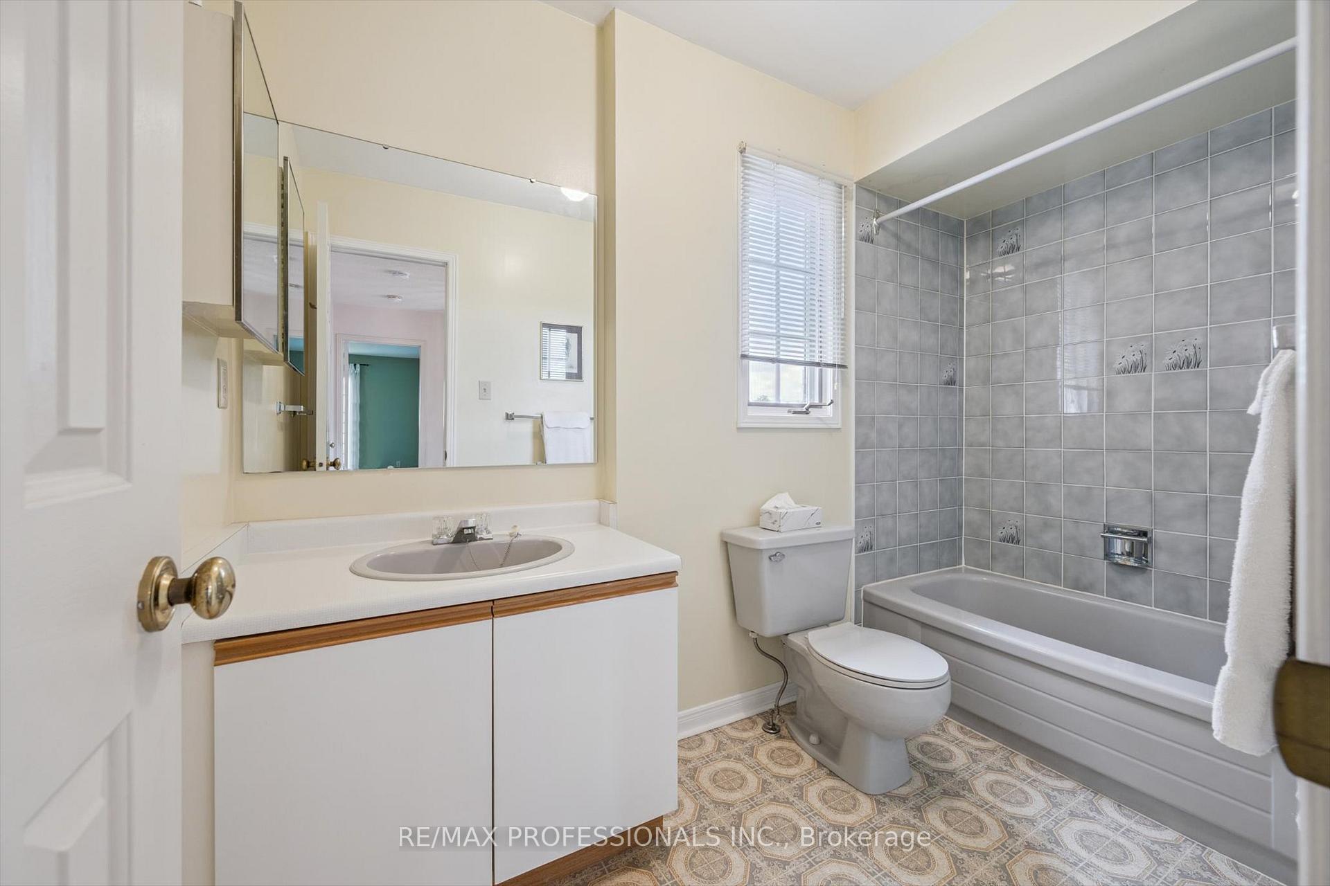 Photo 27 of 26 Killarney Court, Brampton, Heart Lake East — HOMEH