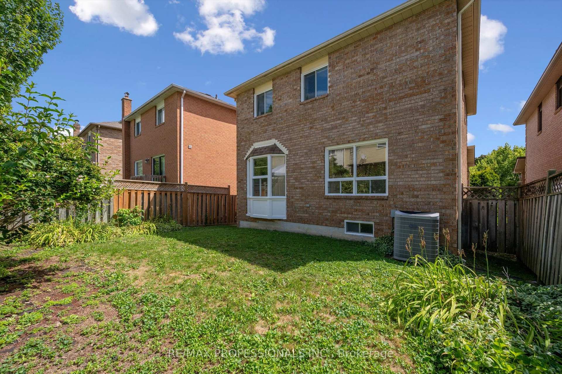 Photo 30 of 26 Killarney Court, Brampton, Heart Lake East — HOMEH