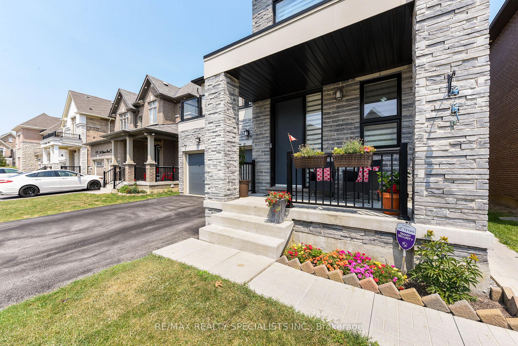 Photo 3 of 27 Glacier Road, Brampton, Credit Valley — HOMEH