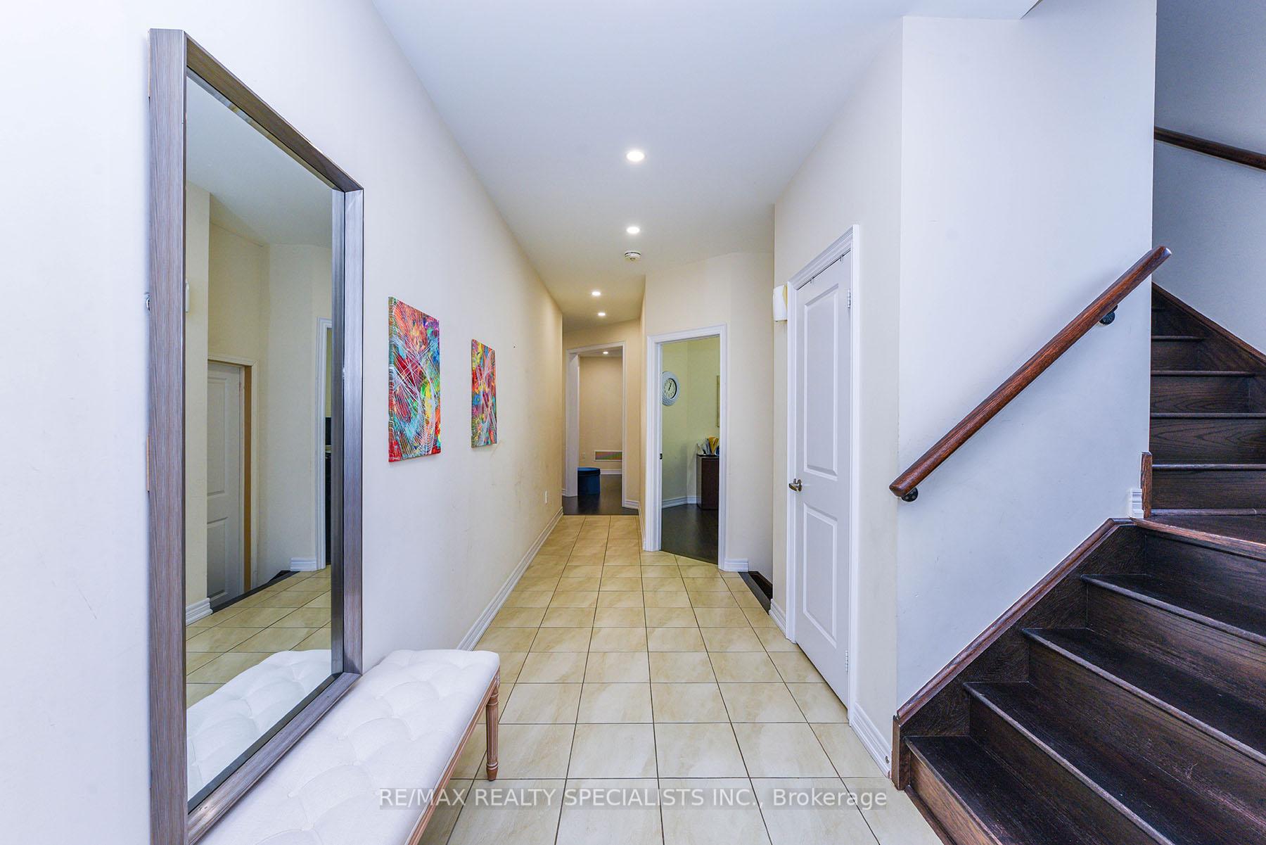Photo 4 of 27 Glacier Road, Brampton, Credit Valley — HOMEH