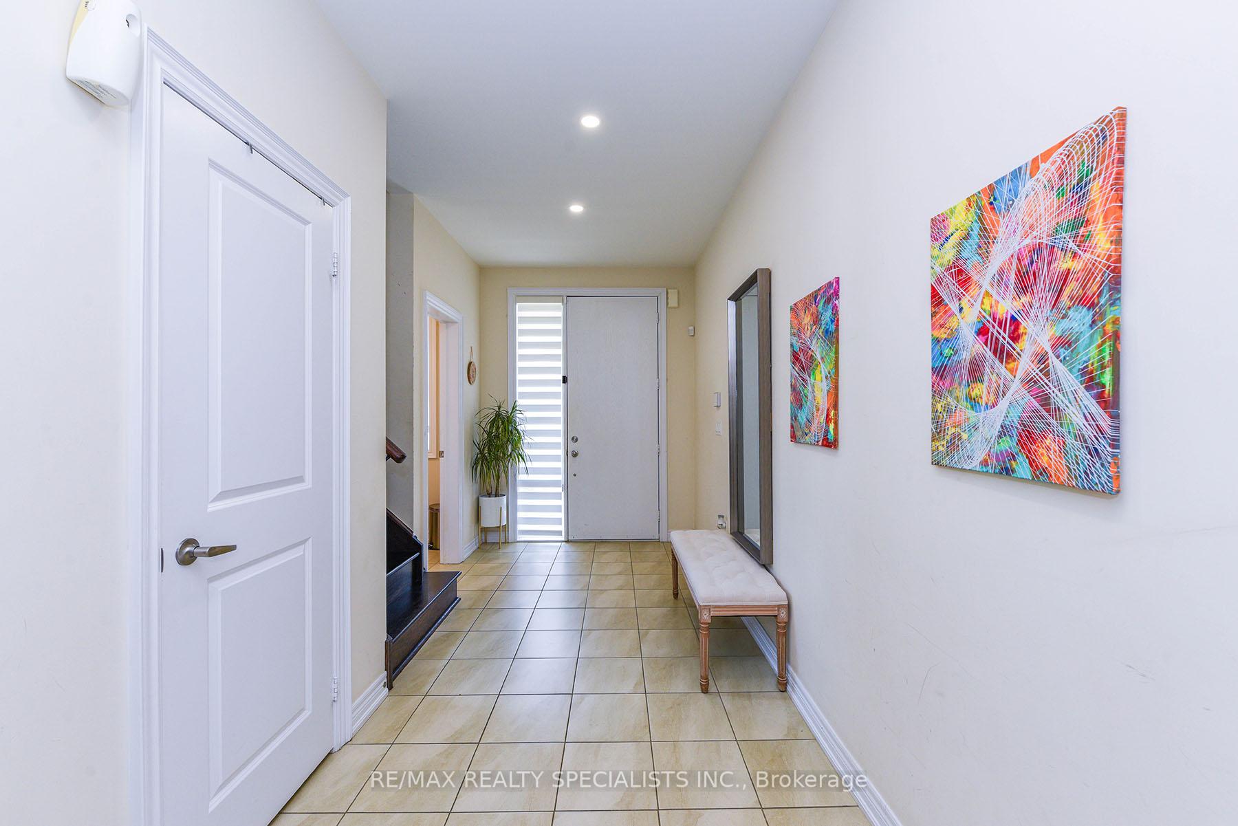 Photo 5 of 27 Glacier Road, Brampton, Credit Valley — HOMEH