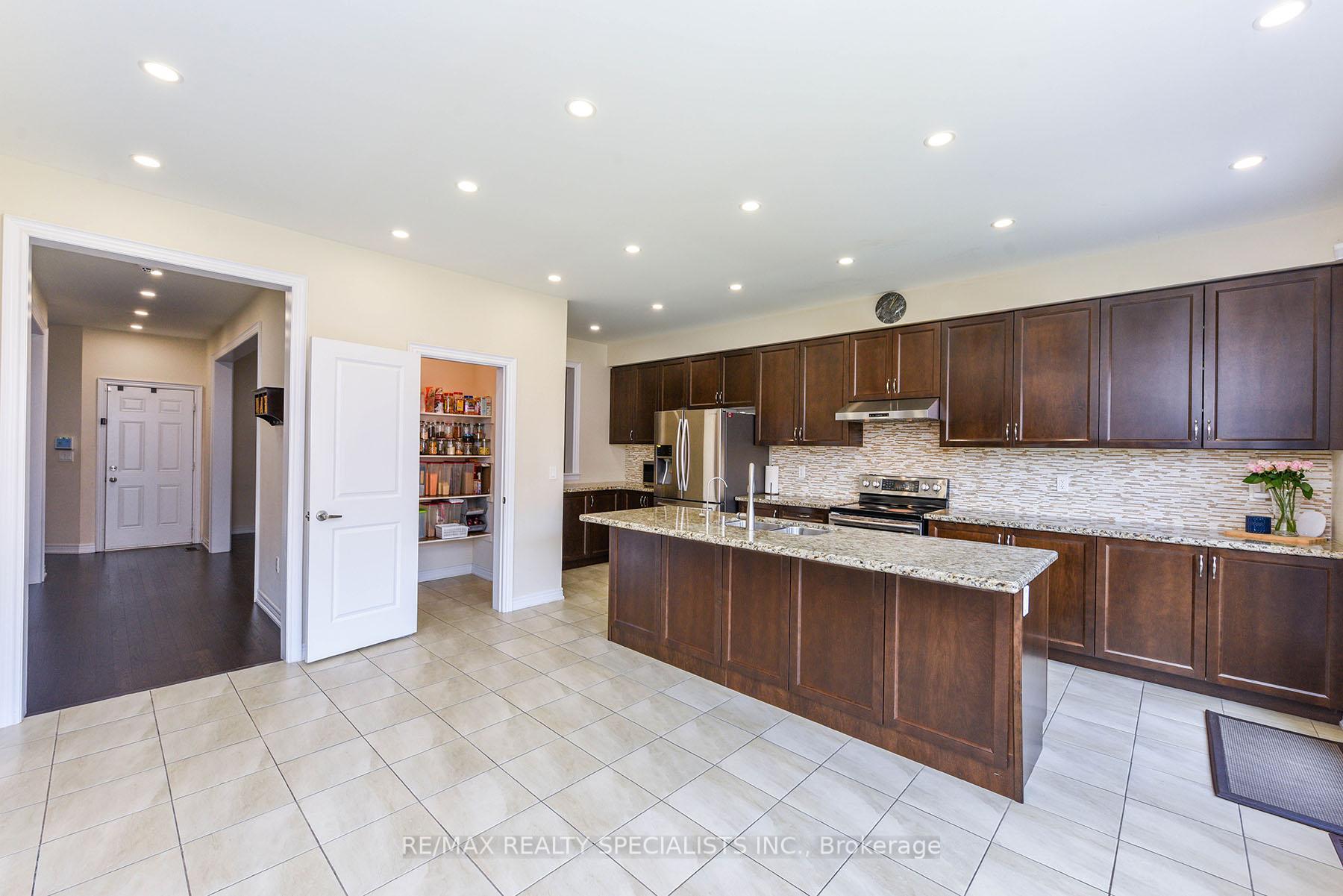 Photo 12 of 27 Glacier Road, Brampton, Credit Valley — HOMEH