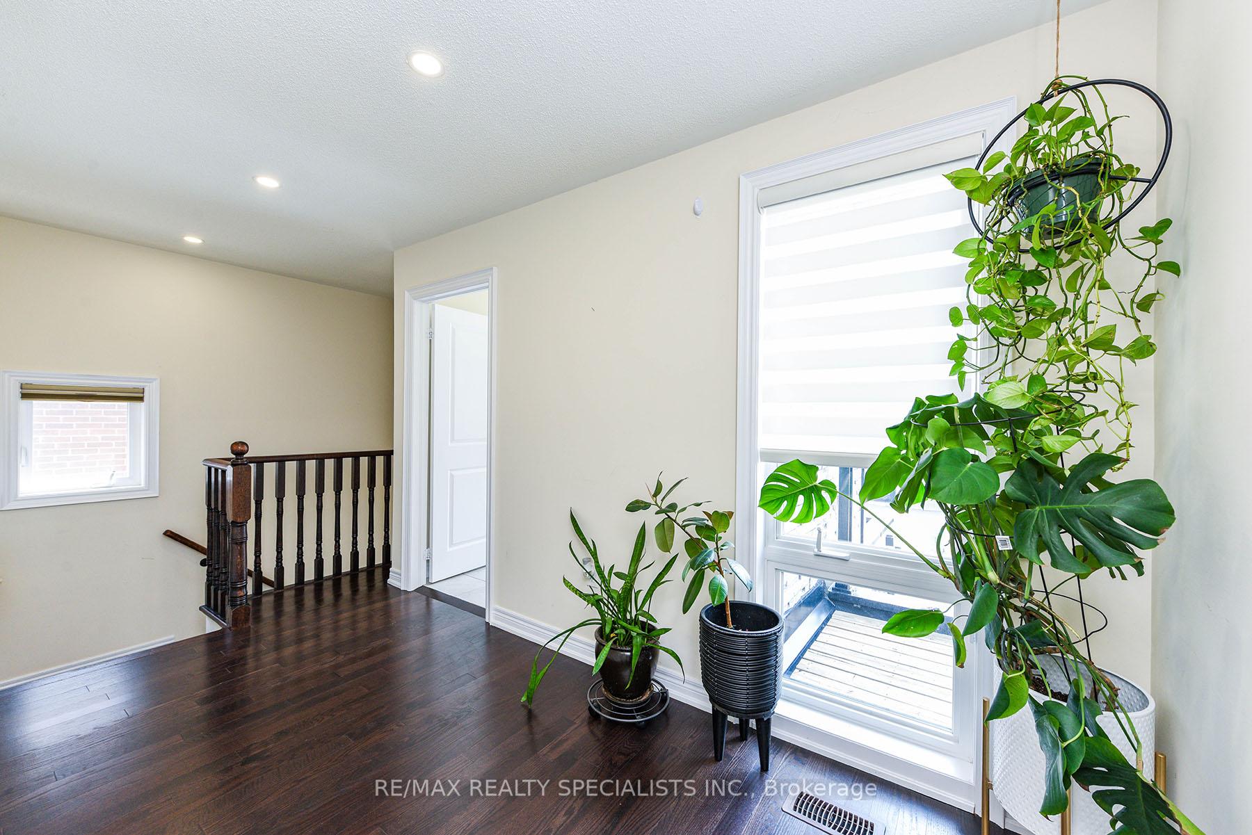 Photo 20 of 27 Glacier Road, Brampton, Credit Valley — HOMEH