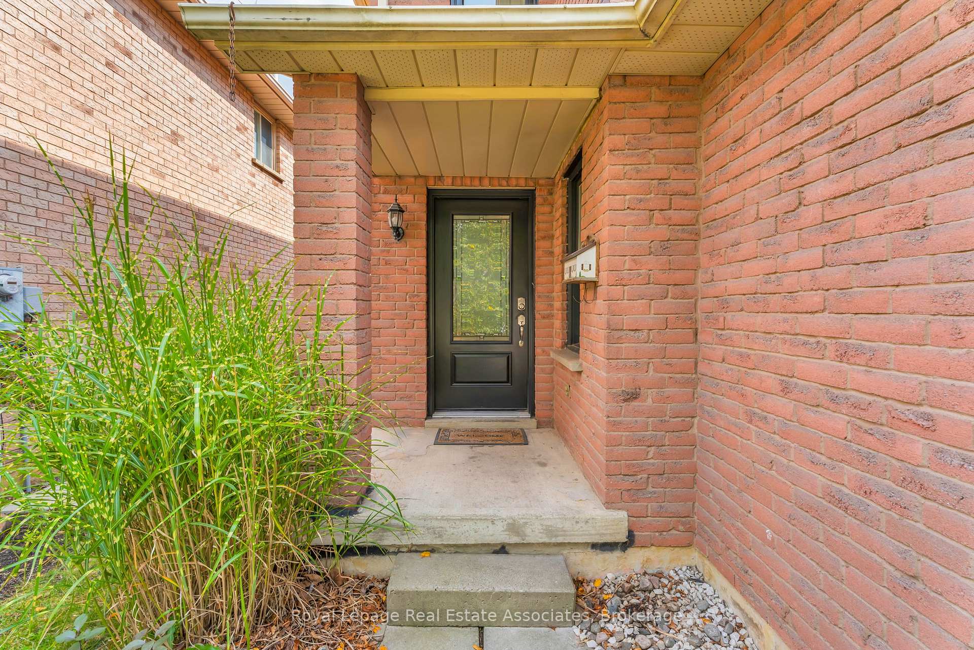 Photo 4 of 59 Cheviot Crescent, Brampton, Heart Lake East — HOMEH