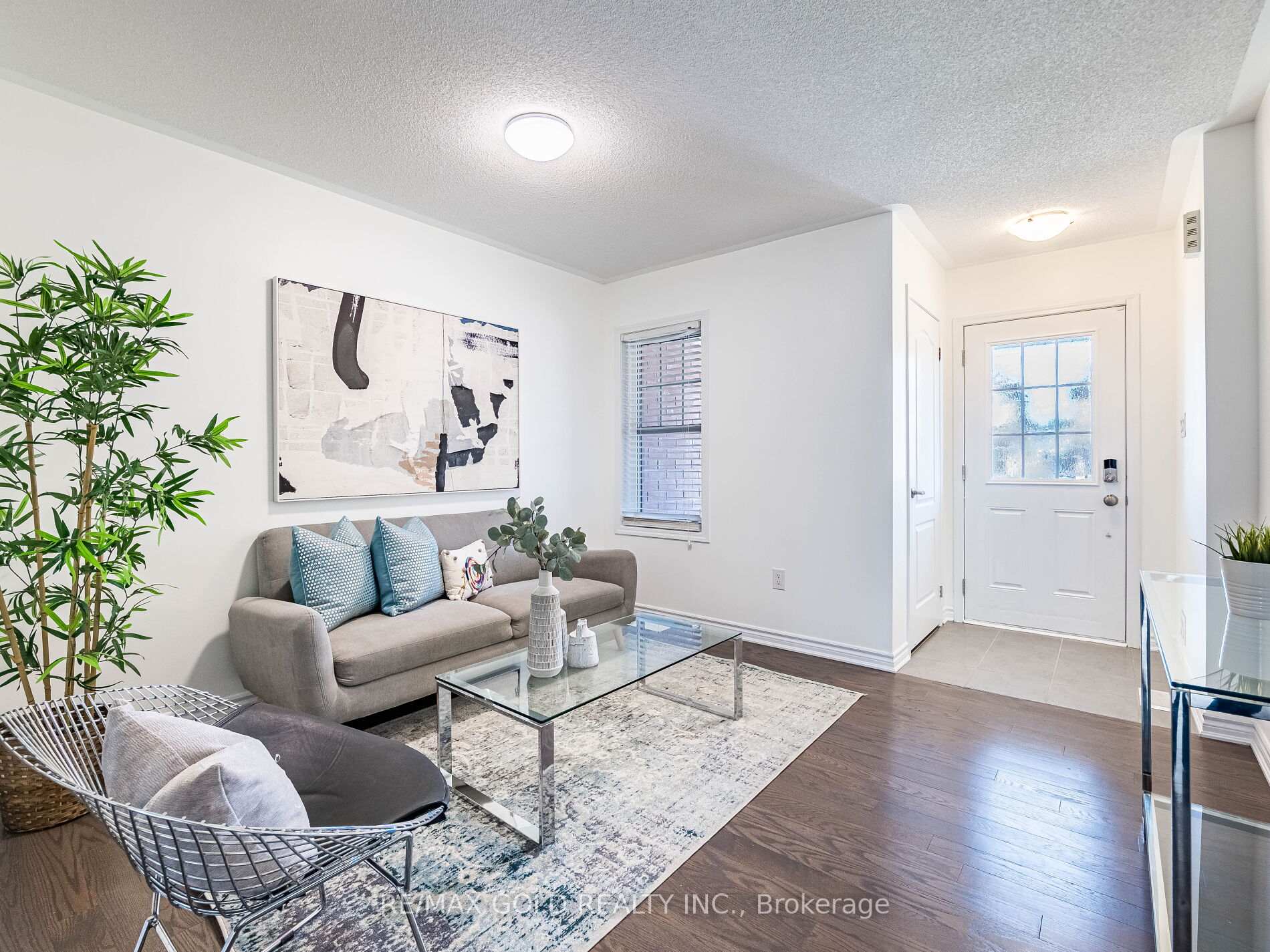 Photo 2 of 104 Thornbush Boulevard, Brampton, Northwest Brampton — HOMEH