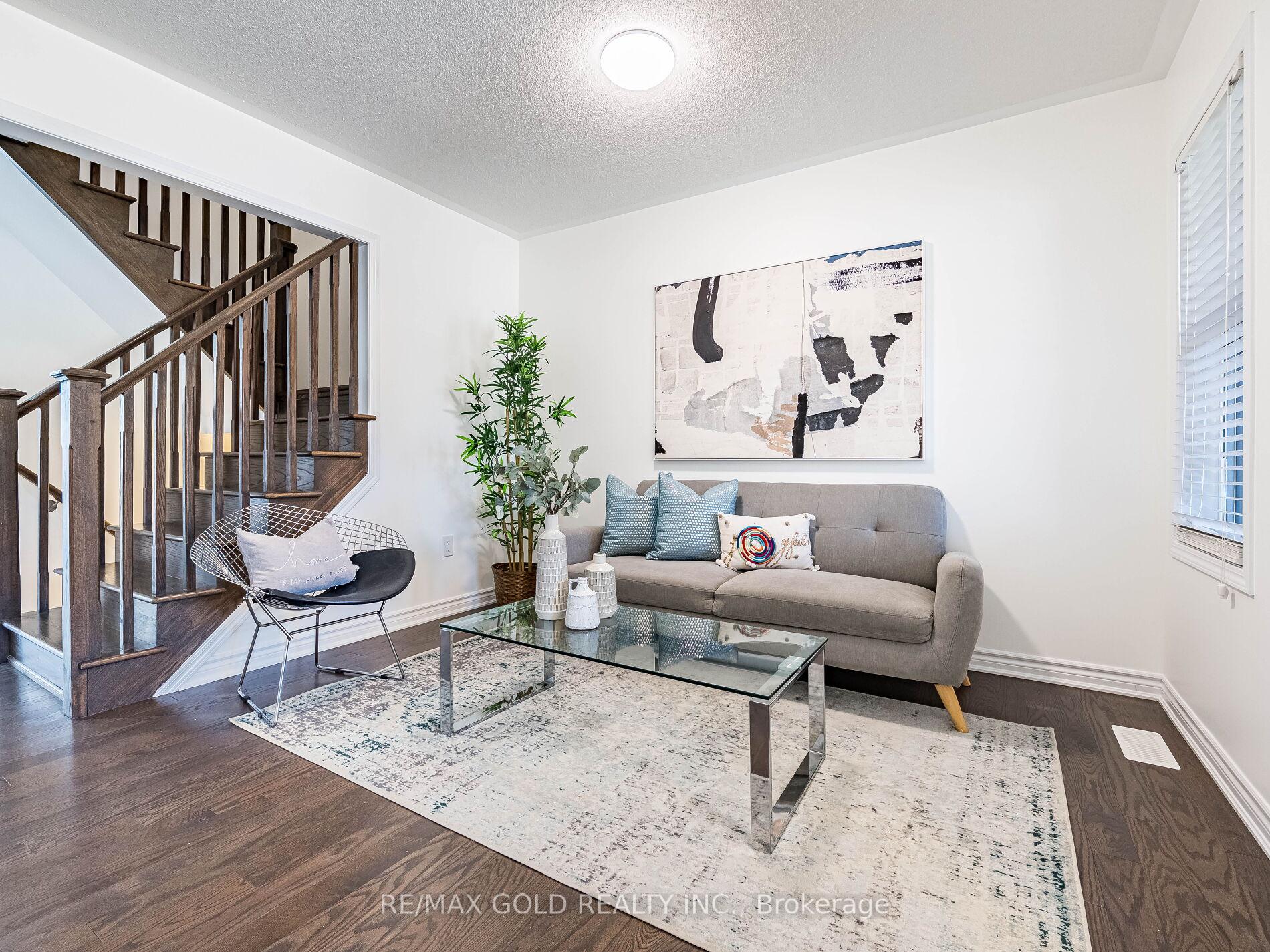 Photo 8 of 104 Thornbush Boulevard, Brampton, Northwest Brampton — HOMEH
