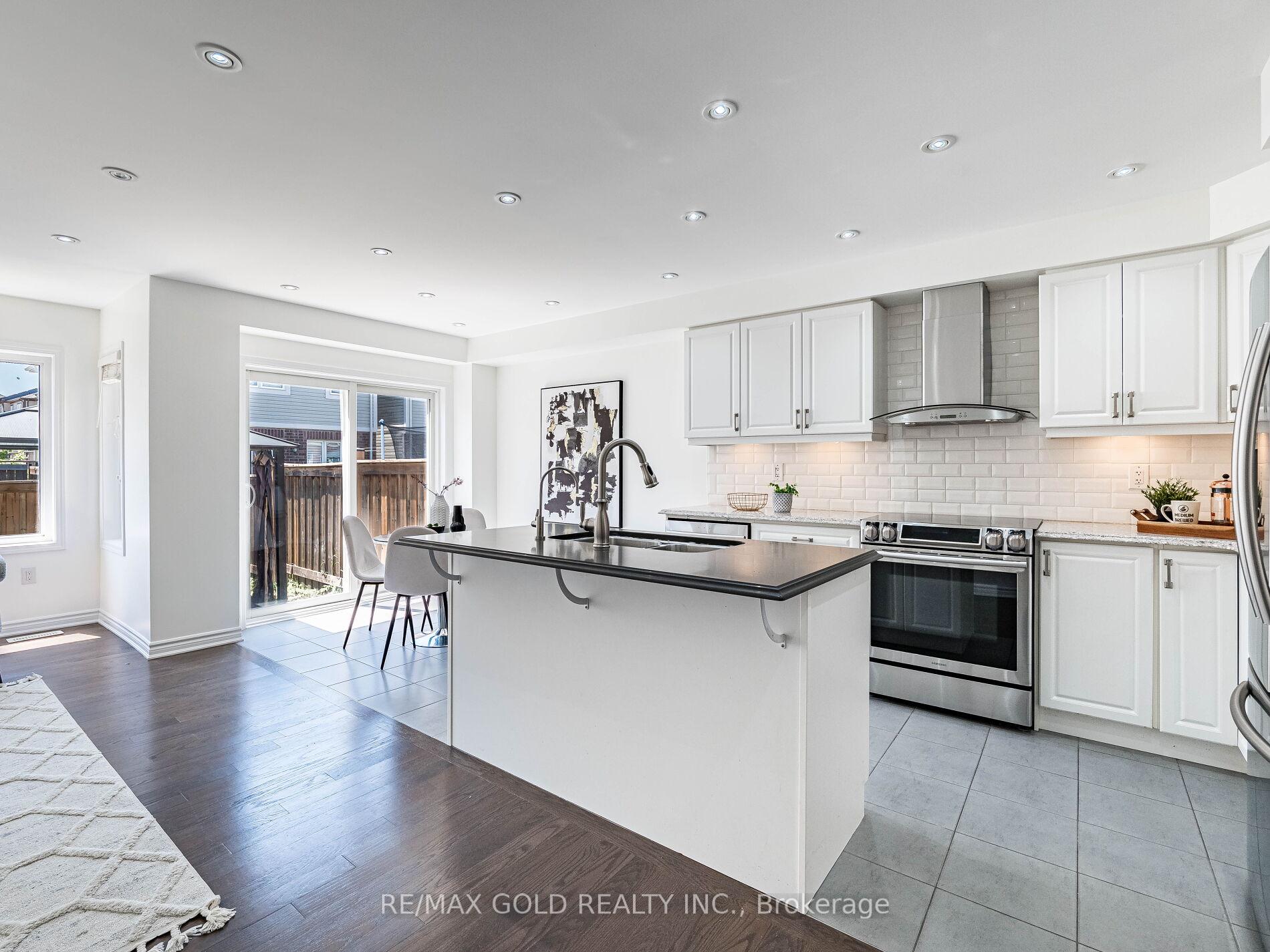 Photo 12 of 104 Thornbush Boulevard, Brampton, Northwest Brampton — HOMEH