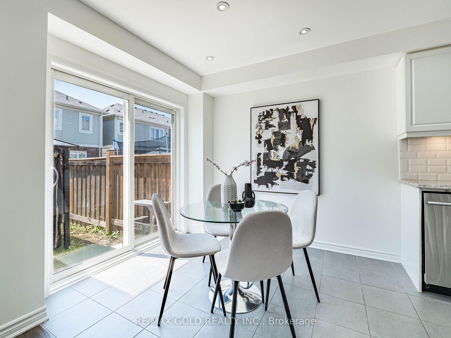 Photo 9 of 104 Thornbush Boulevard, Brampton, Northwest Brampton — HOMEH