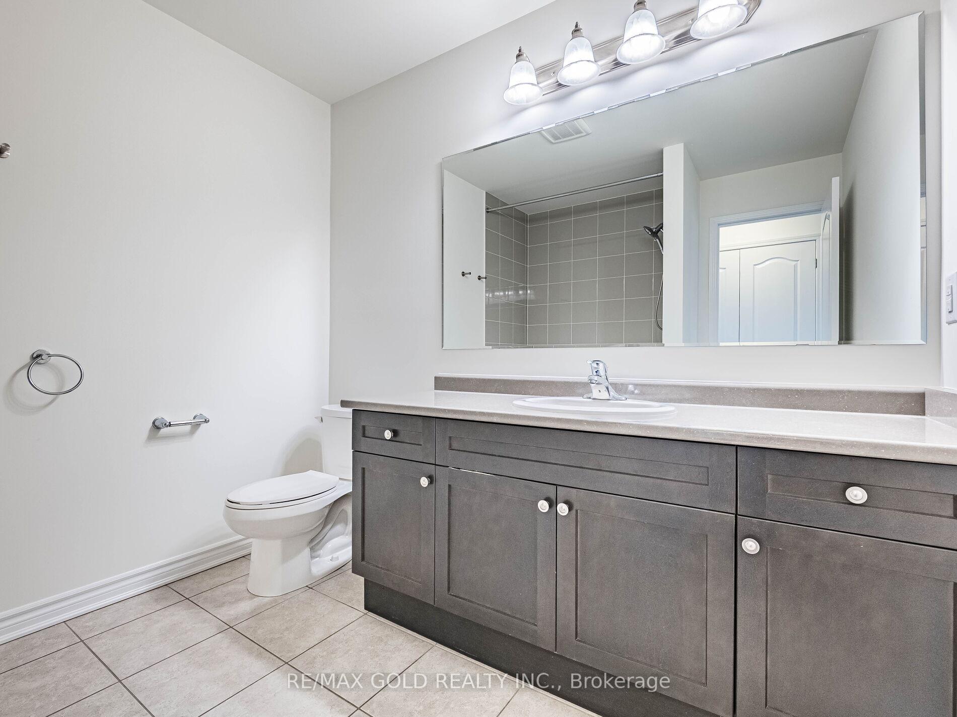 Photo 7 of 104 Thornbush Boulevard, Brampton, Northwest Brampton — HOMEH