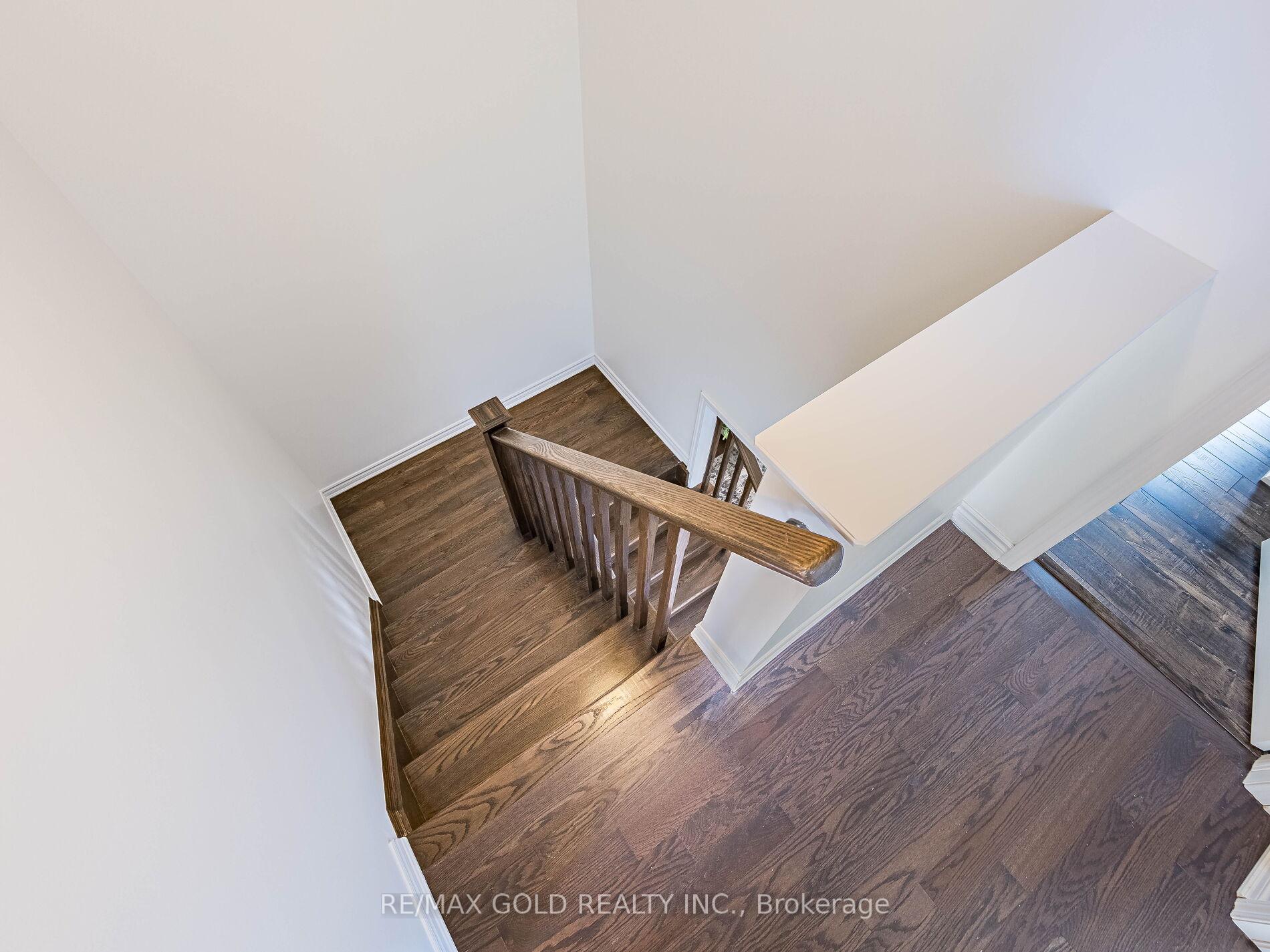 Photo 18 of 104 Thornbush Boulevard, Brampton, Northwest Brampton — HOMEH
