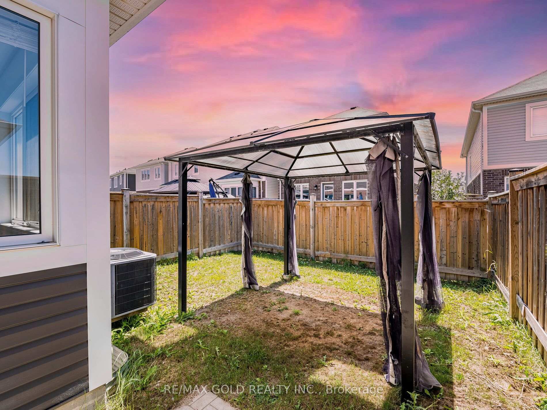 Photo 33 of 104 Thornbush Boulevard, Brampton, Northwest Brampton — HOMEH