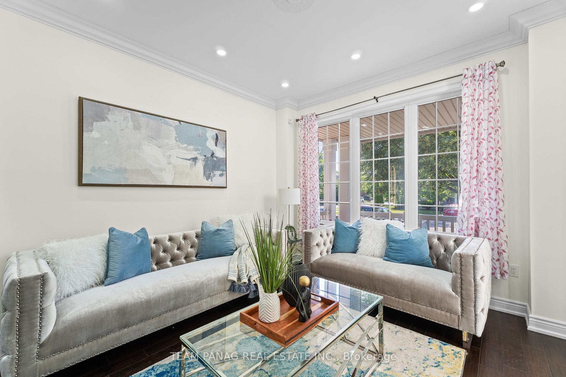 Photo 8 of 3 Maldives Crescent, Brampton, Vales of Castlemore — HOMEH