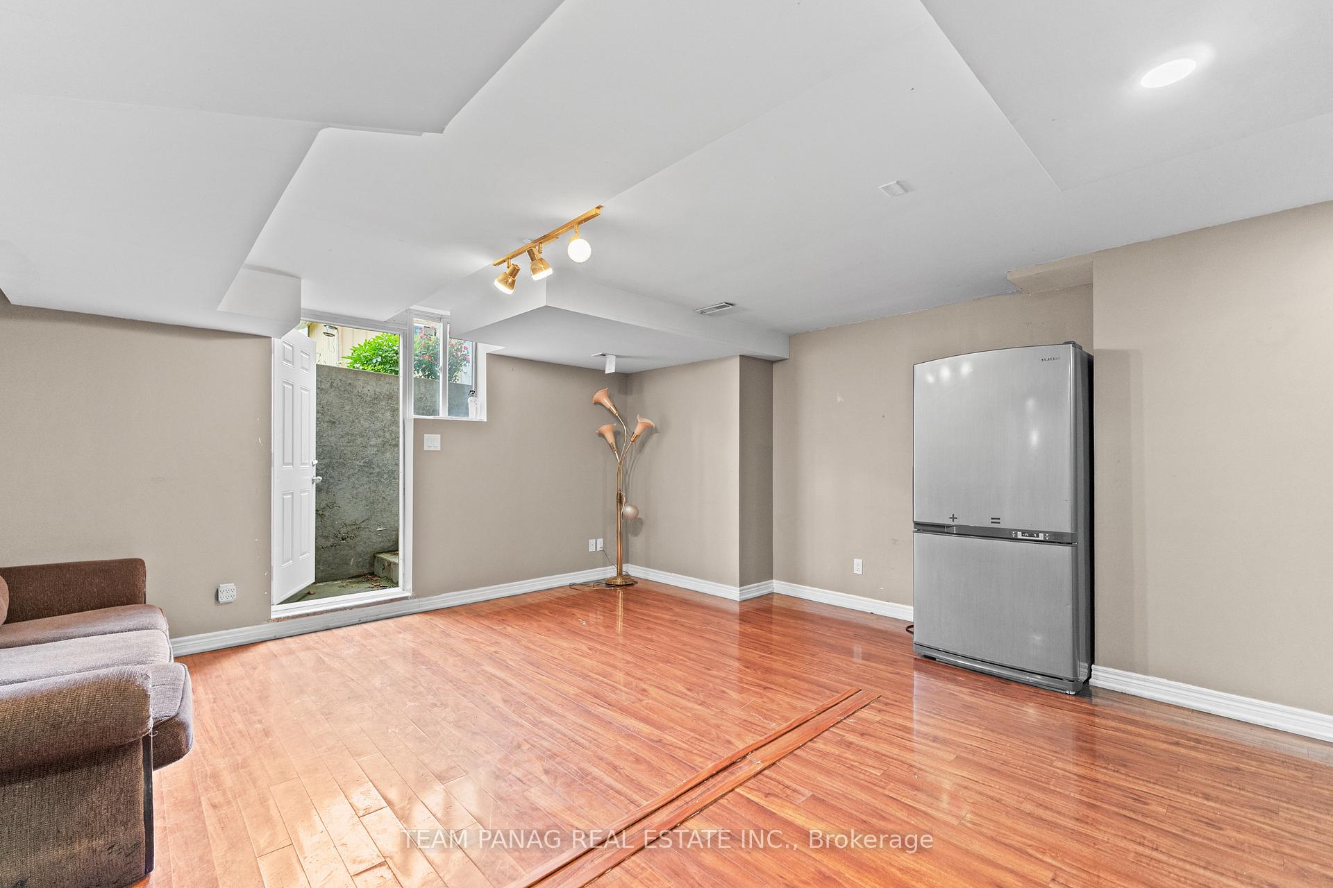 Photo 39 of 3 Maldives Crescent, Brampton, Vales of Castlemore — HOMEH
