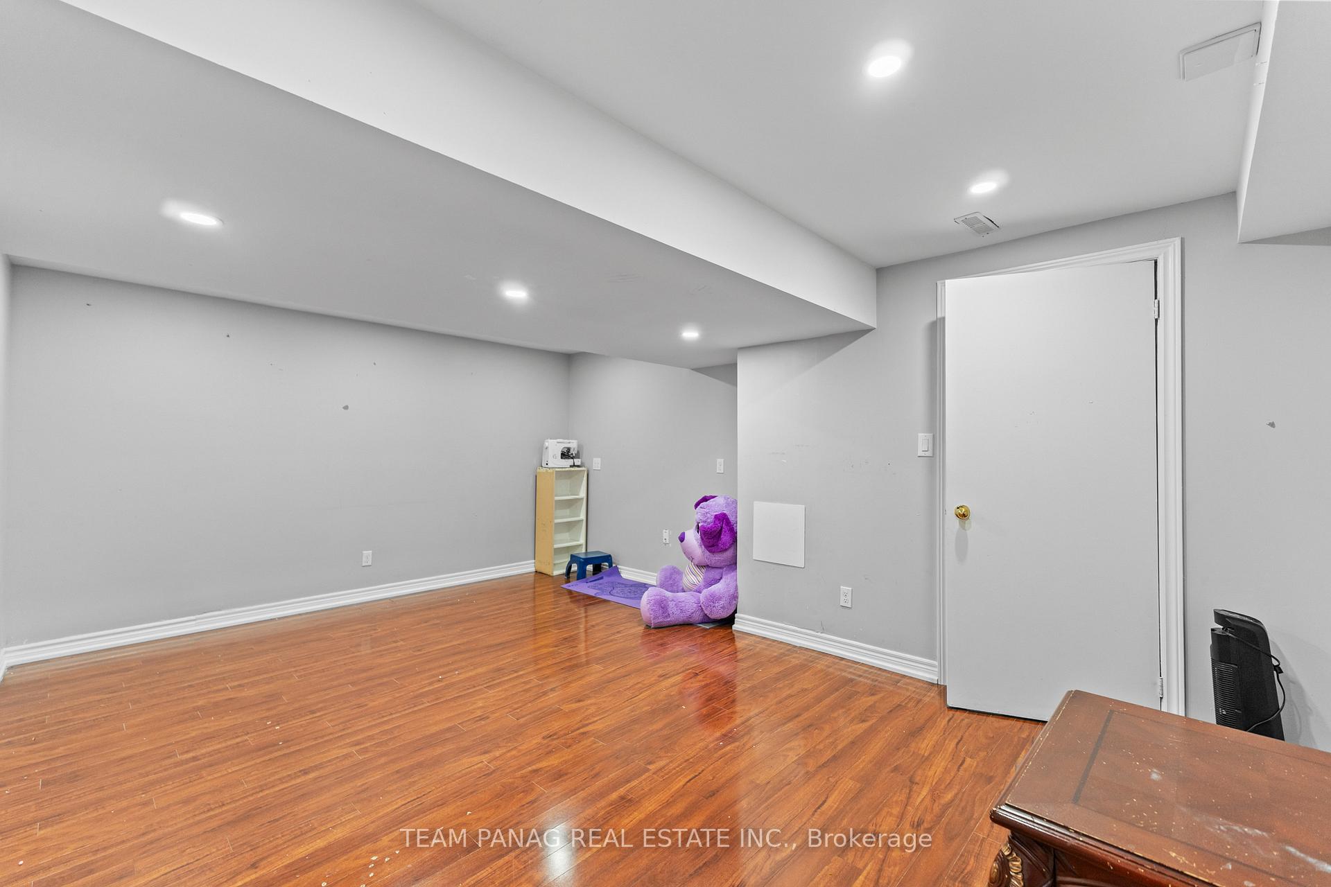 Photo 45 of 3 Maldives Crescent, Brampton, Vales of Castlemore — HOMEH