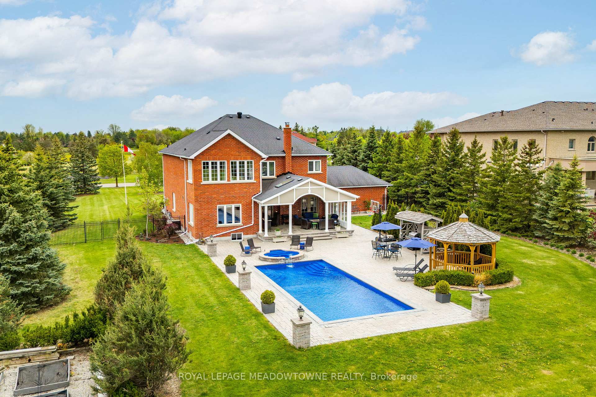 Photo 9 of 12 Everglade Drive, Brampton, Toronto Gore Rural Estate — HOMEH