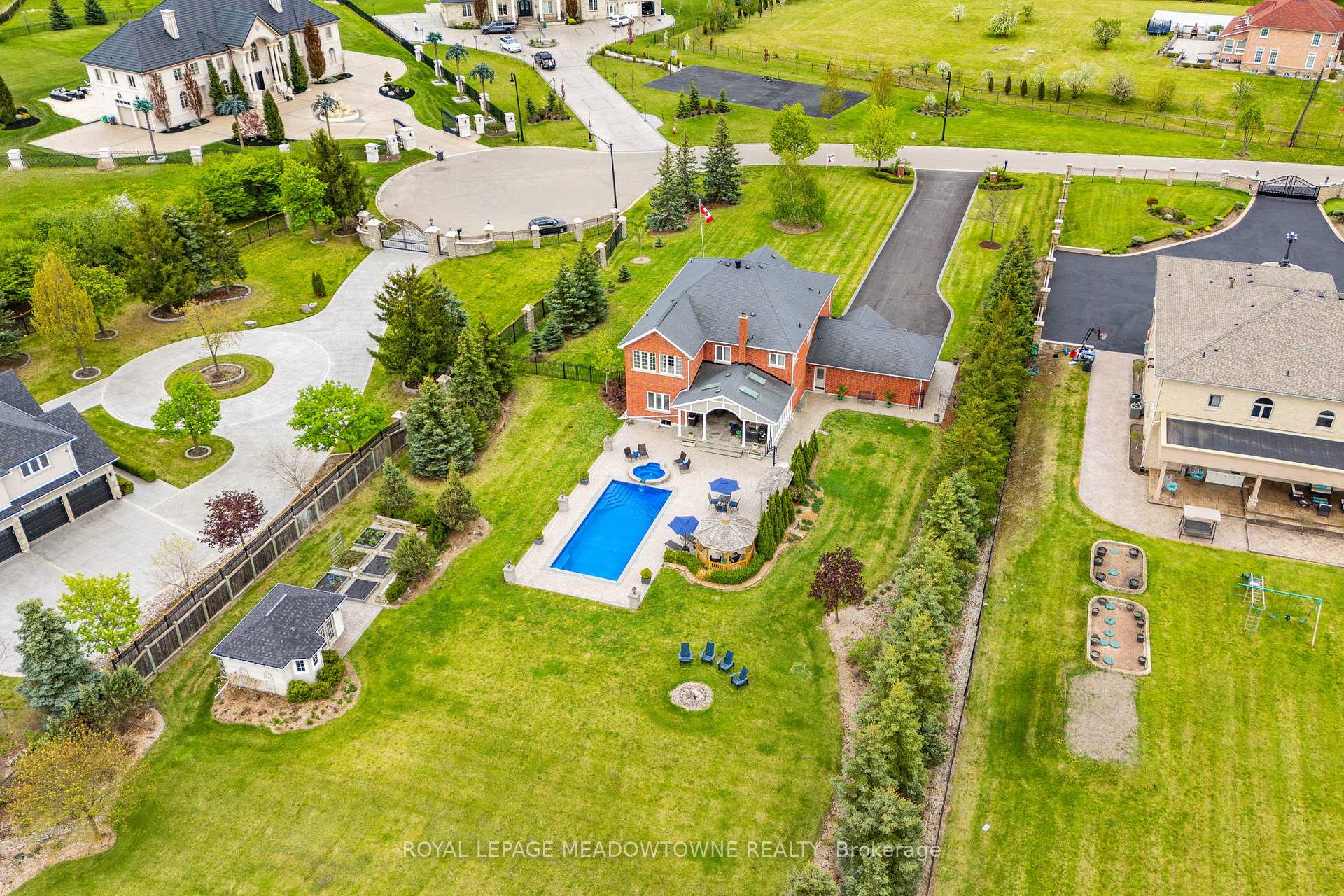 Photo 4 of 12 Everglade Drive, Brampton, Toronto Gore Rural Estate — HOMEH