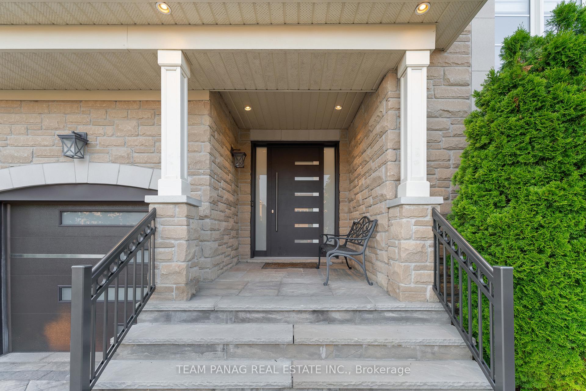 Photo 2 of 6 Islington Drive, Brampton, Bram East — HOMEH