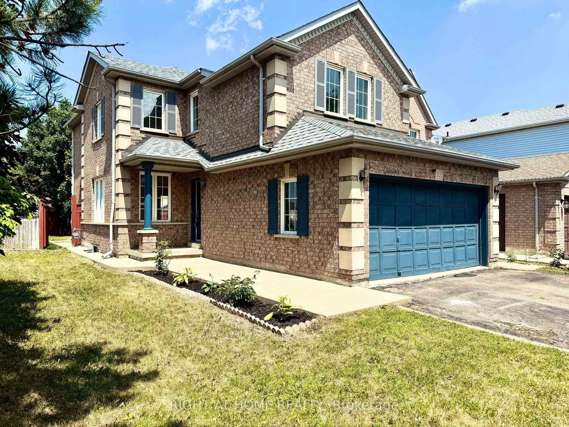 Photo 1 of 32 Hocken Court, Brampton, Sandringham-Wellington — HOMEH