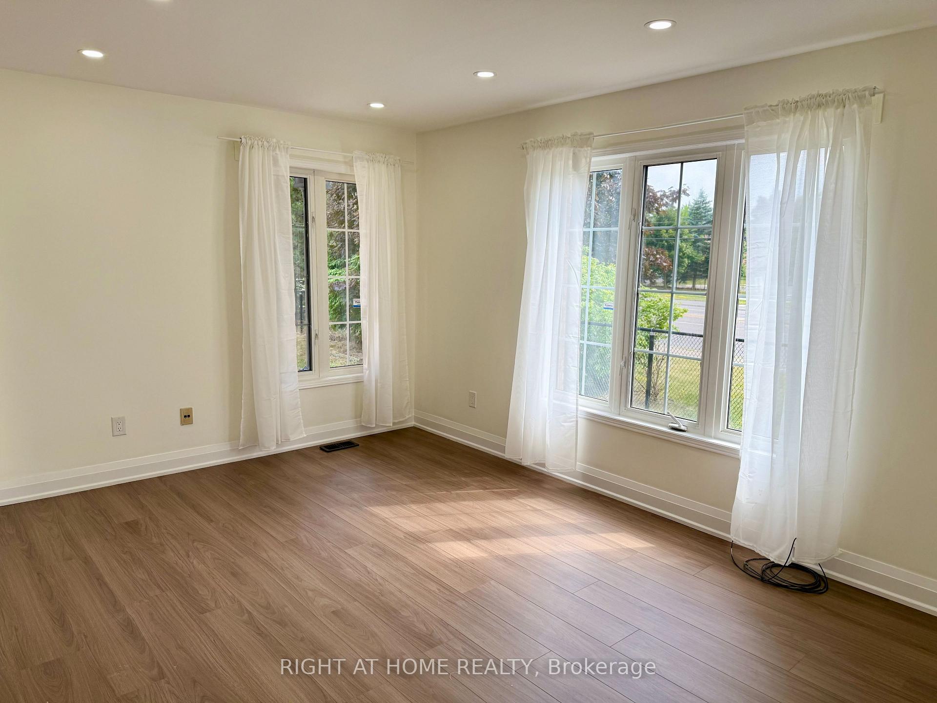 Photo 4 of 32 Hocken Court, Brampton, Sandringham-Wellington — HOMEH