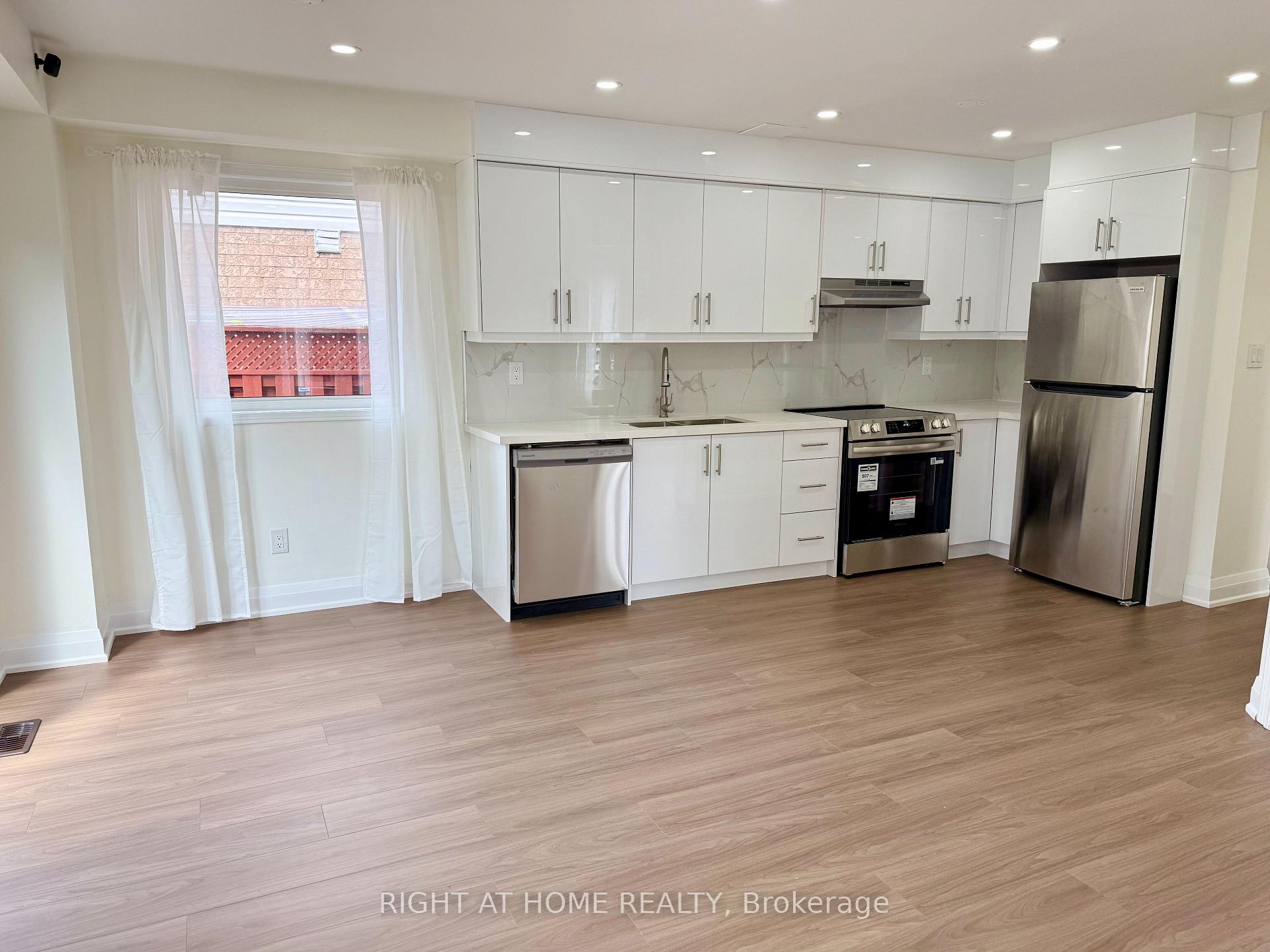 Photo 7 of 32 Hocken Court, Brampton, Sandringham-Wellington — HOMEH