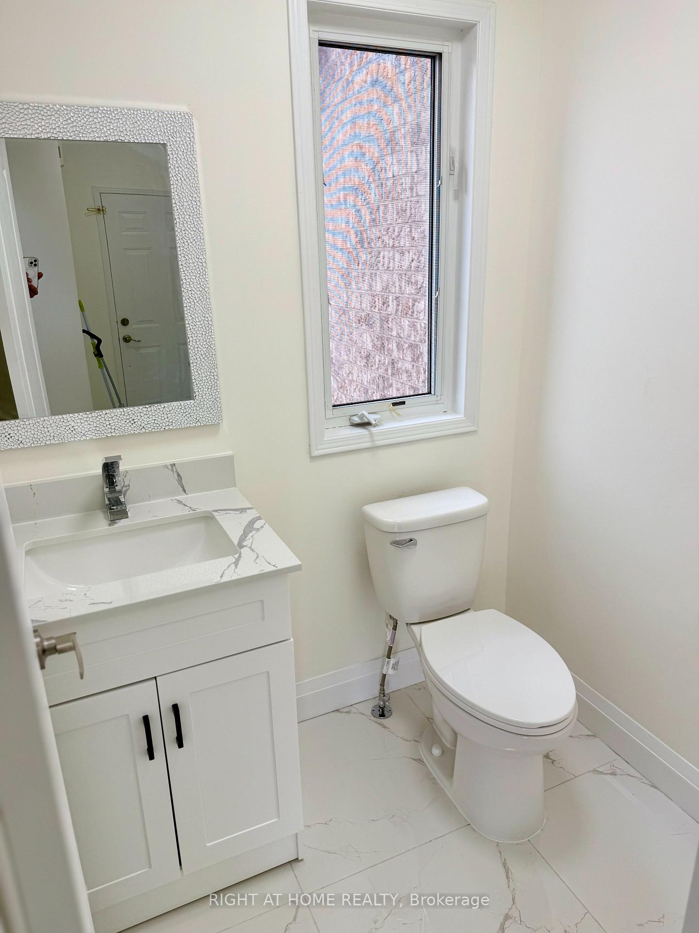 Photo 9 of 32 Hocken Court, Brampton, Sandringham-Wellington — HOMEH
