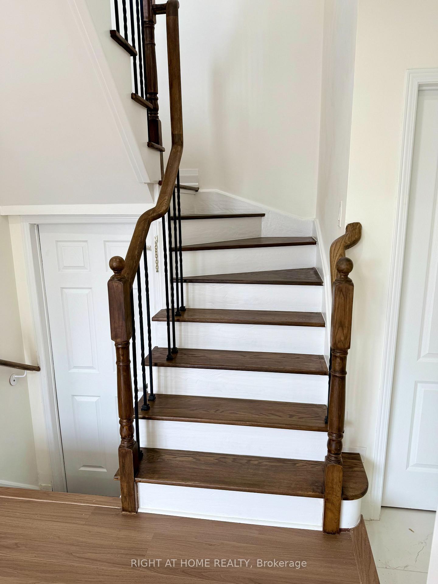 Photo 10 of 32 Hocken Court, Brampton, Sandringham-Wellington — HOMEH