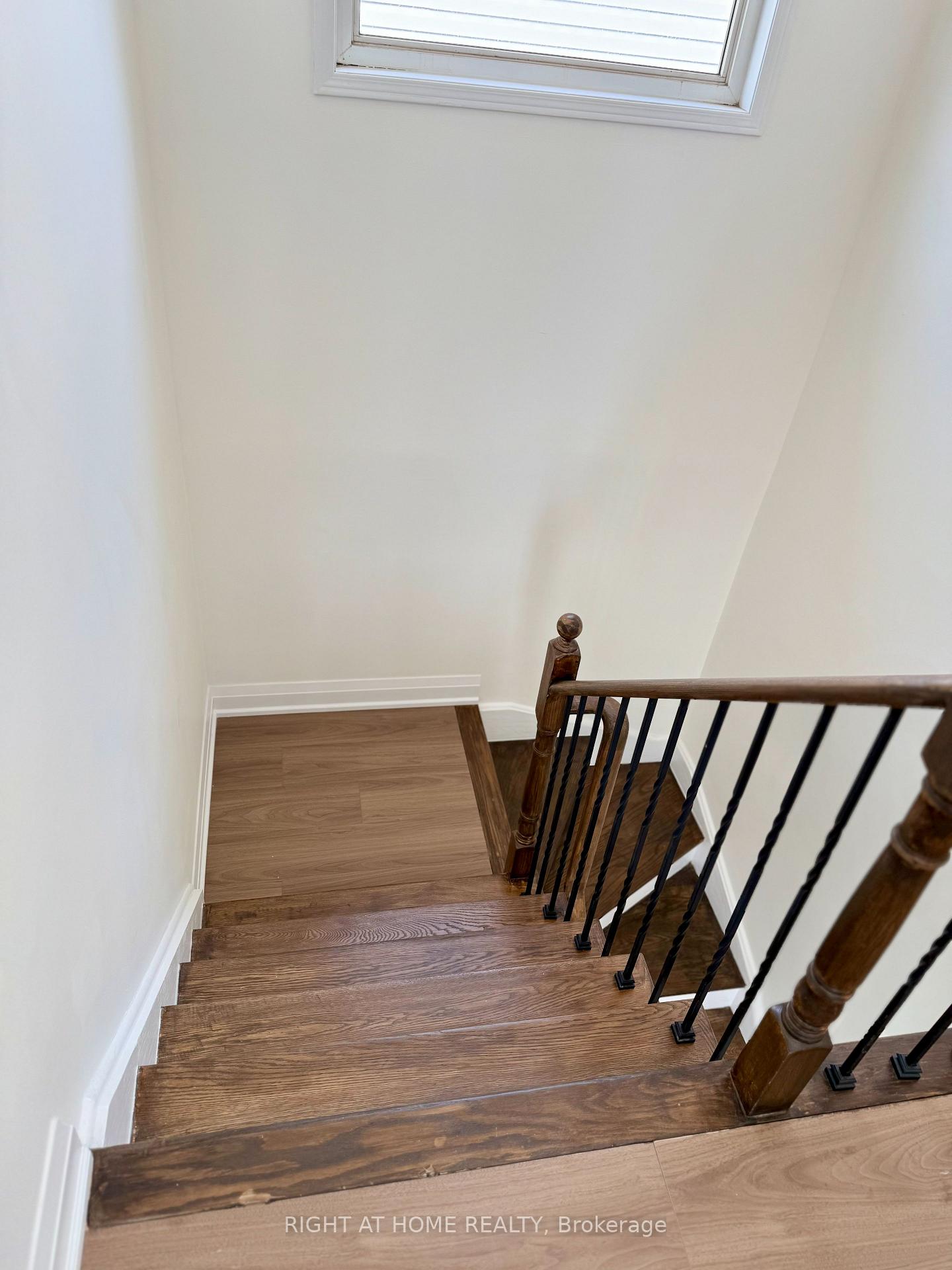 Photo 11 of 32 Hocken Court, Brampton, Sandringham-Wellington — HOMEH
