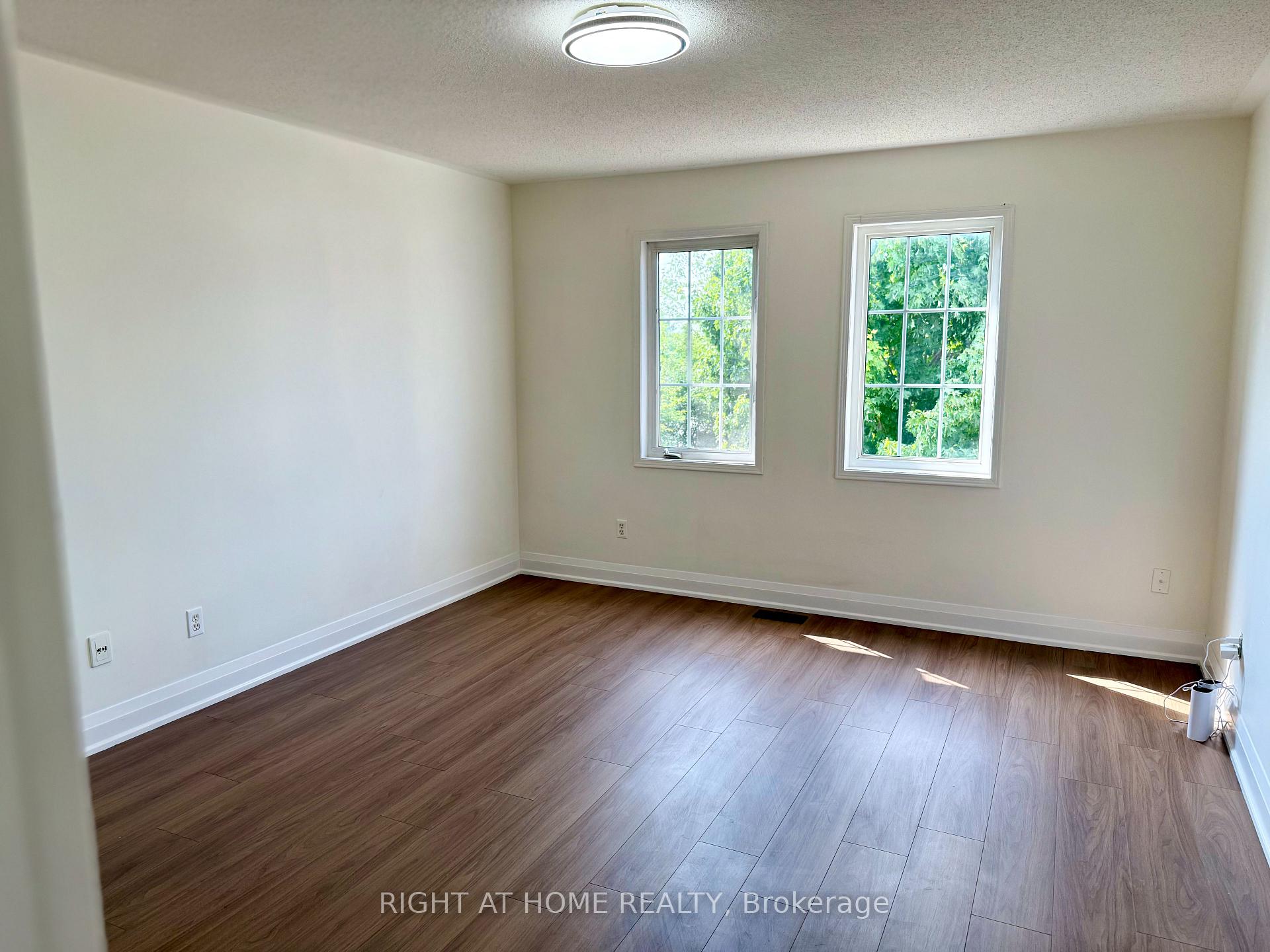 Photo 14 of 32 Hocken Court, Brampton, Sandringham-Wellington — HOMEH