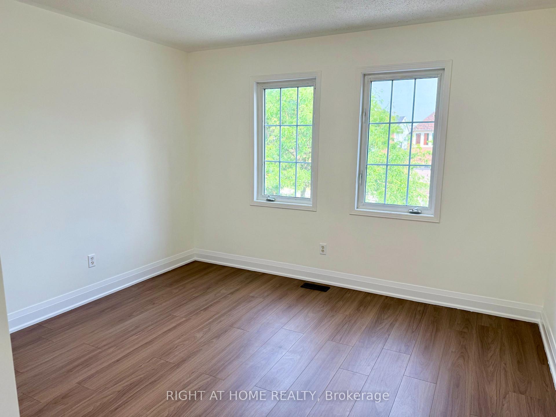 Photo 18 of 32 Hocken Court, Brampton, Sandringham-Wellington — HOMEH