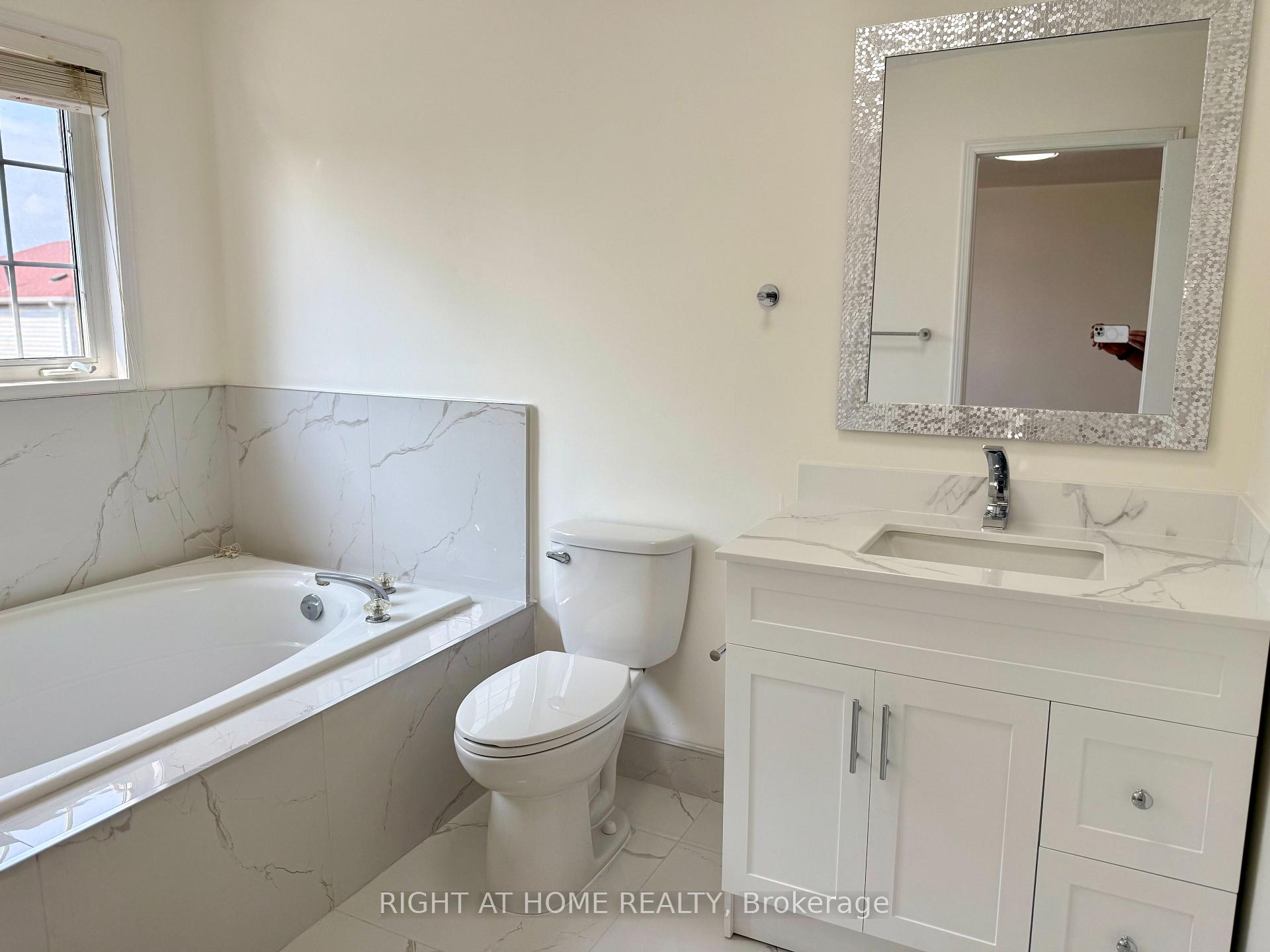 Photo 19 of 32 Hocken Court, Brampton, Sandringham-Wellington — HOMEH