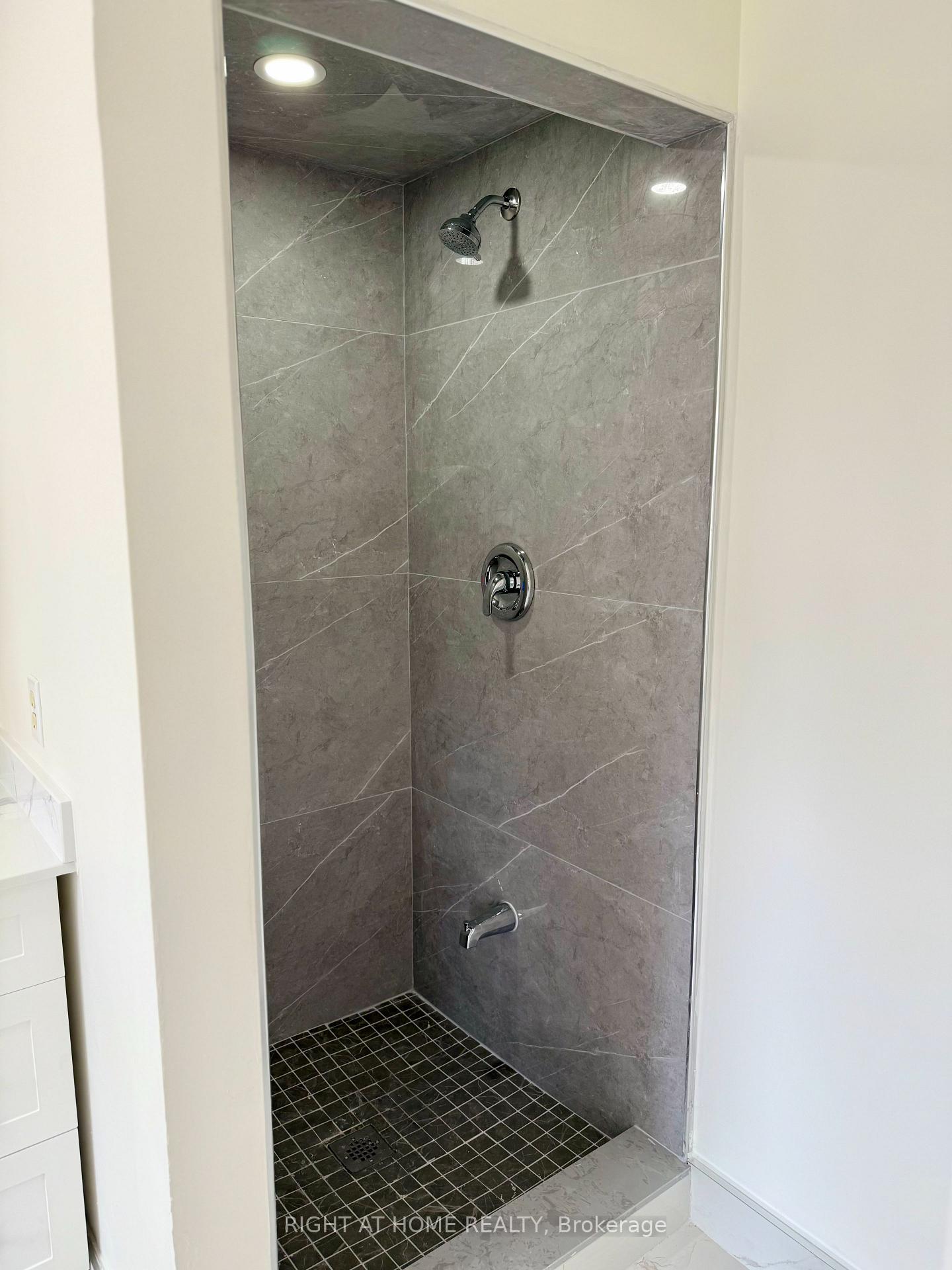 Photo 20 of 32 Hocken Court, Brampton, Sandringham-Wellington — HOMEH