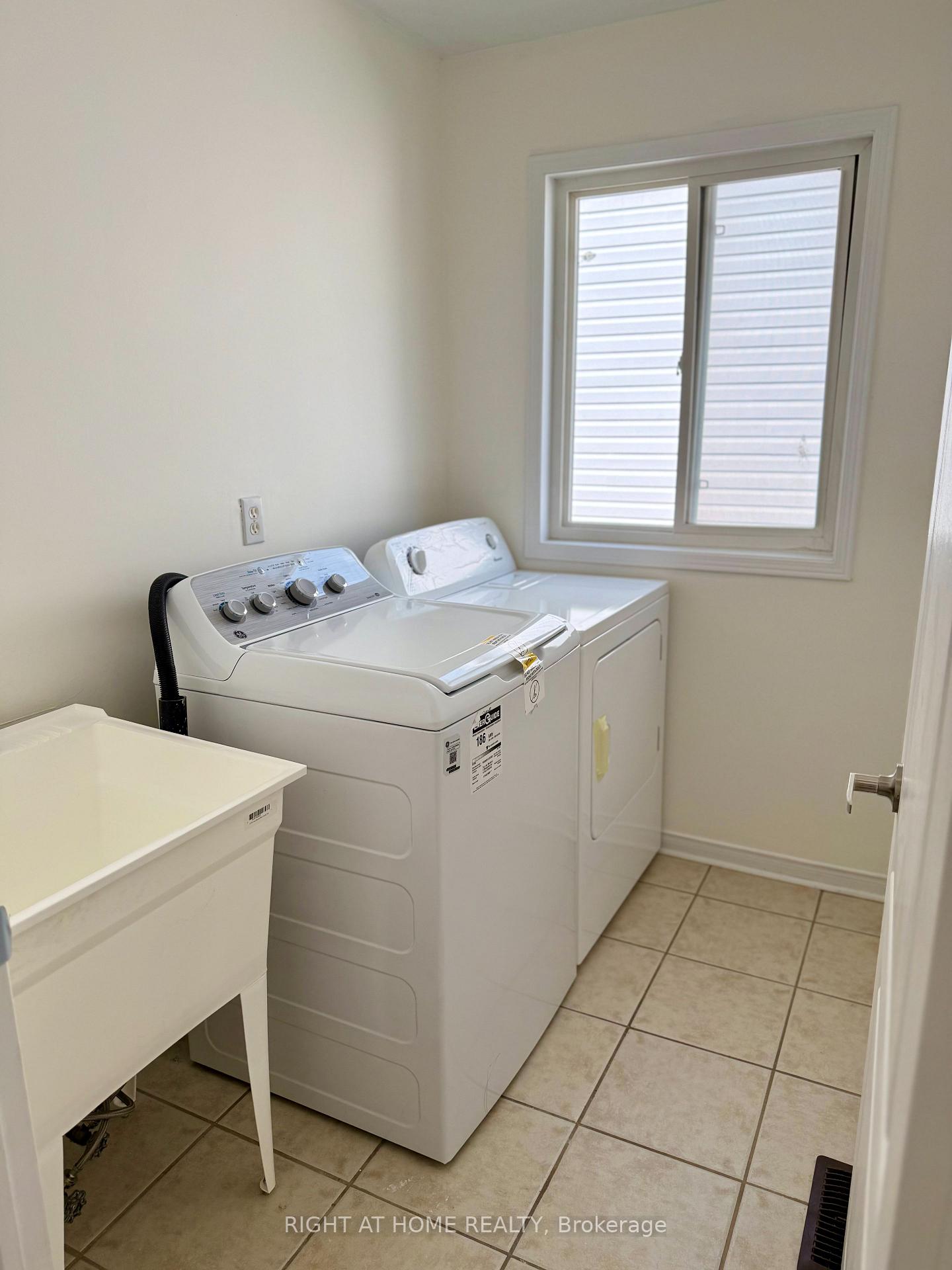 Photo 22 of 32 Hocken Court, Brampton, Sandringham-Wellington — HOMEH