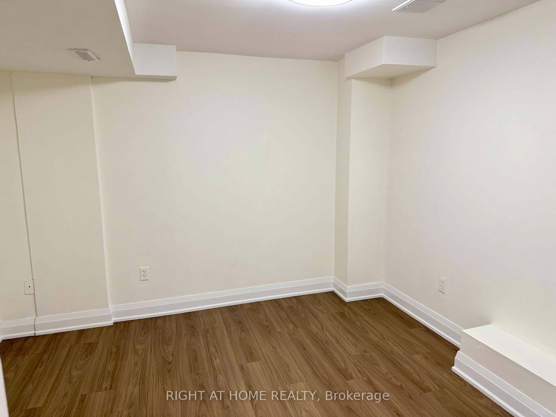 Photo 26 of 32 Hocken Court, Brampton, Sandringham-Wellington — HOMEH