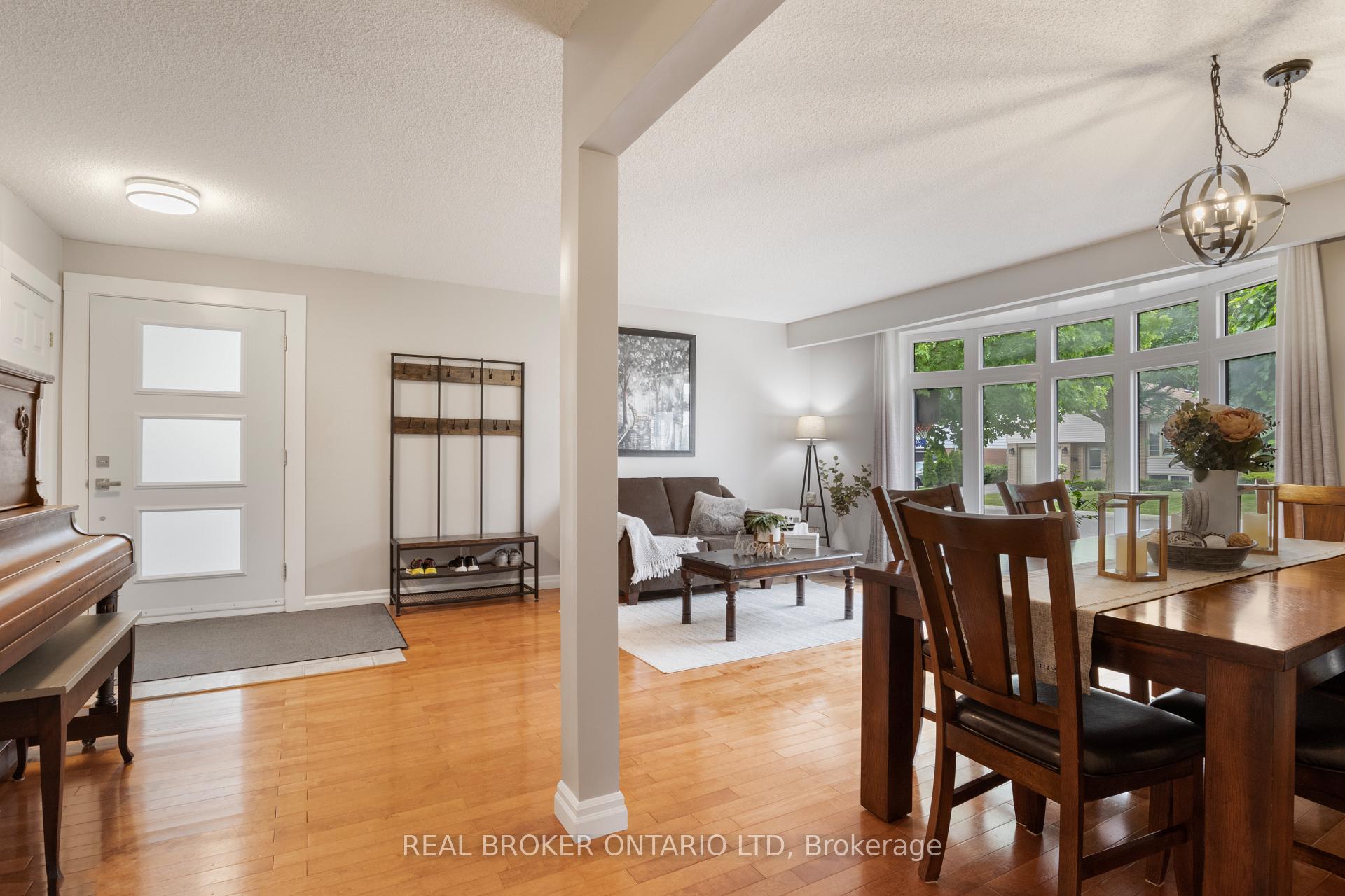 Photo 3 of 50 Watson Crescent, Brampton, Brampton East — HOMEH