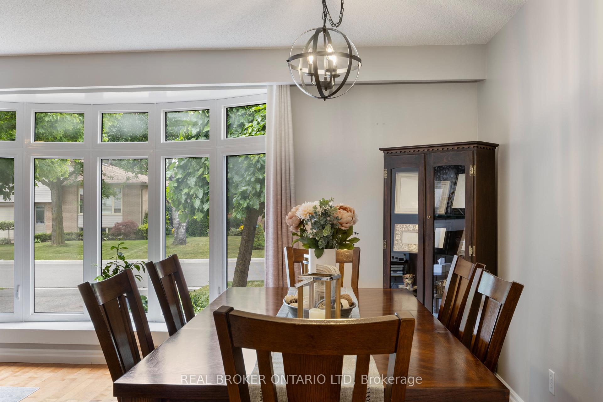 Photo 10 of 50 Watson Crescent, Brampton, Brampton East — HOMEH