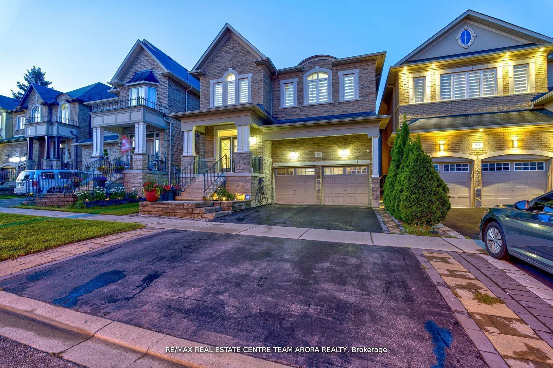 Photo 2 of 27 Monkton Circle, Brampton, Credit Valley — HOMEH
