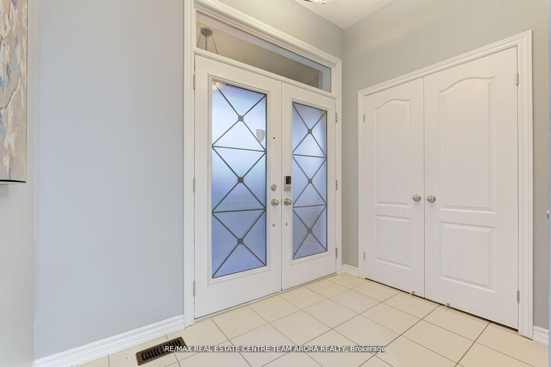 Photo 3 of 27 Monkton Circle, Brampton, Credit Valley — HOMEH