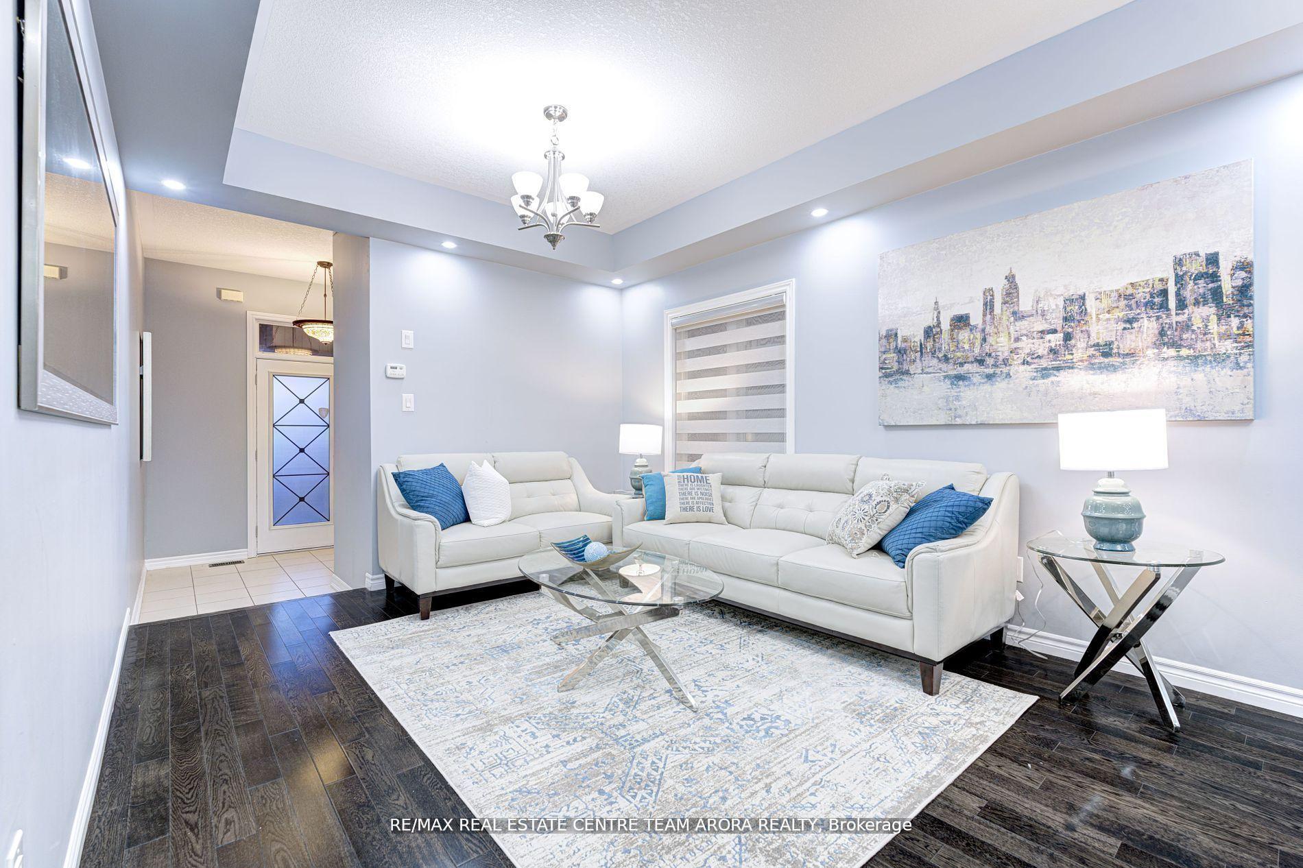 Photo 4 of 27 Monkton Circle, Brampton, Credit Valley — HOMEH