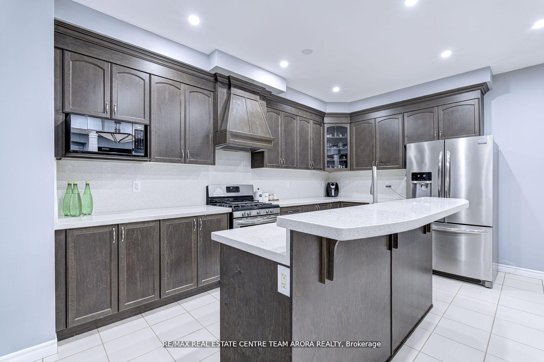 Photo 10 of 27 Monkton Circle, Brampton, Credit Valley — HOMEH
