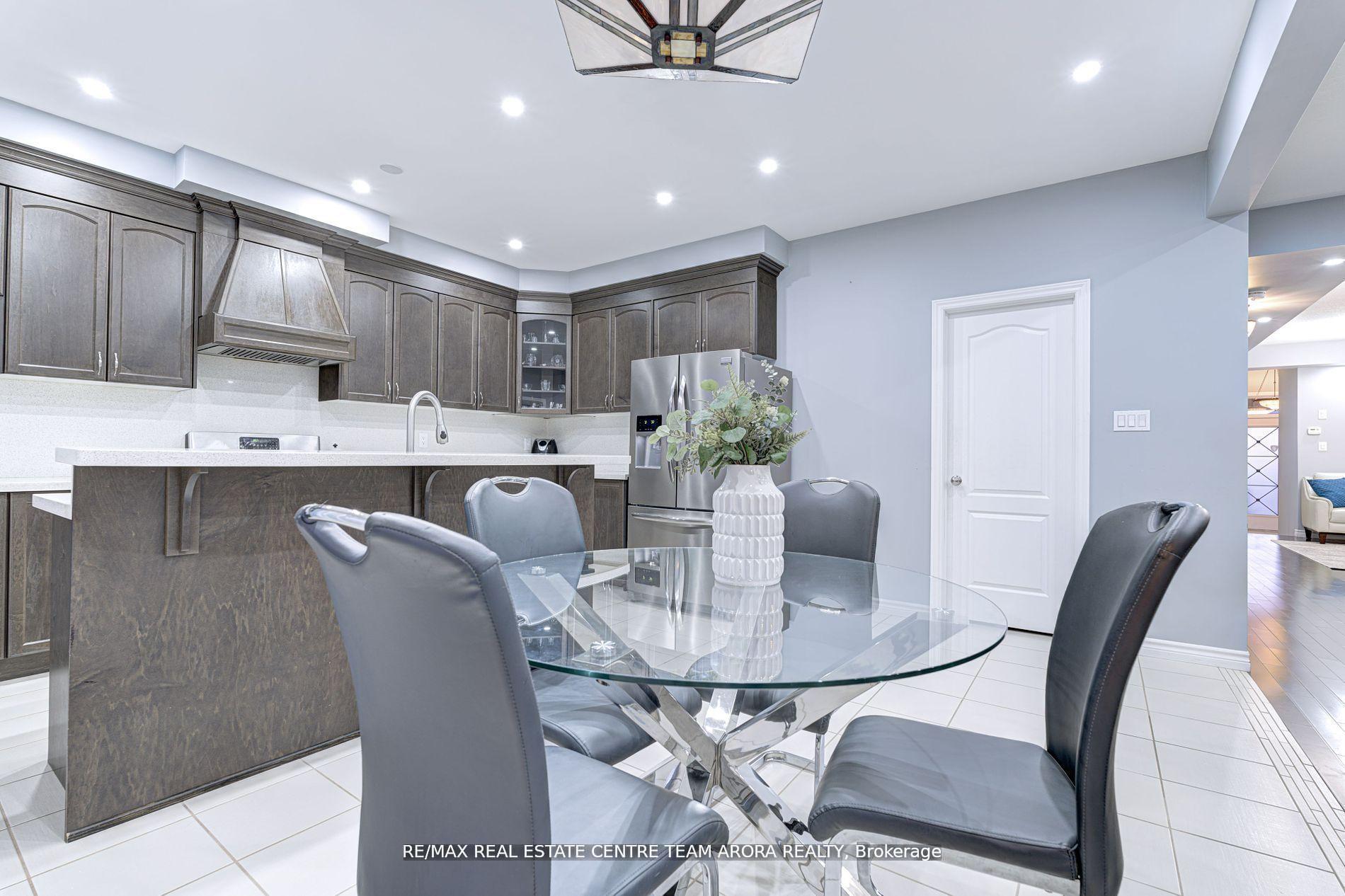 Photo 14 of 27 Monkton Circle, Brampton, Credit Valley — HOMEH