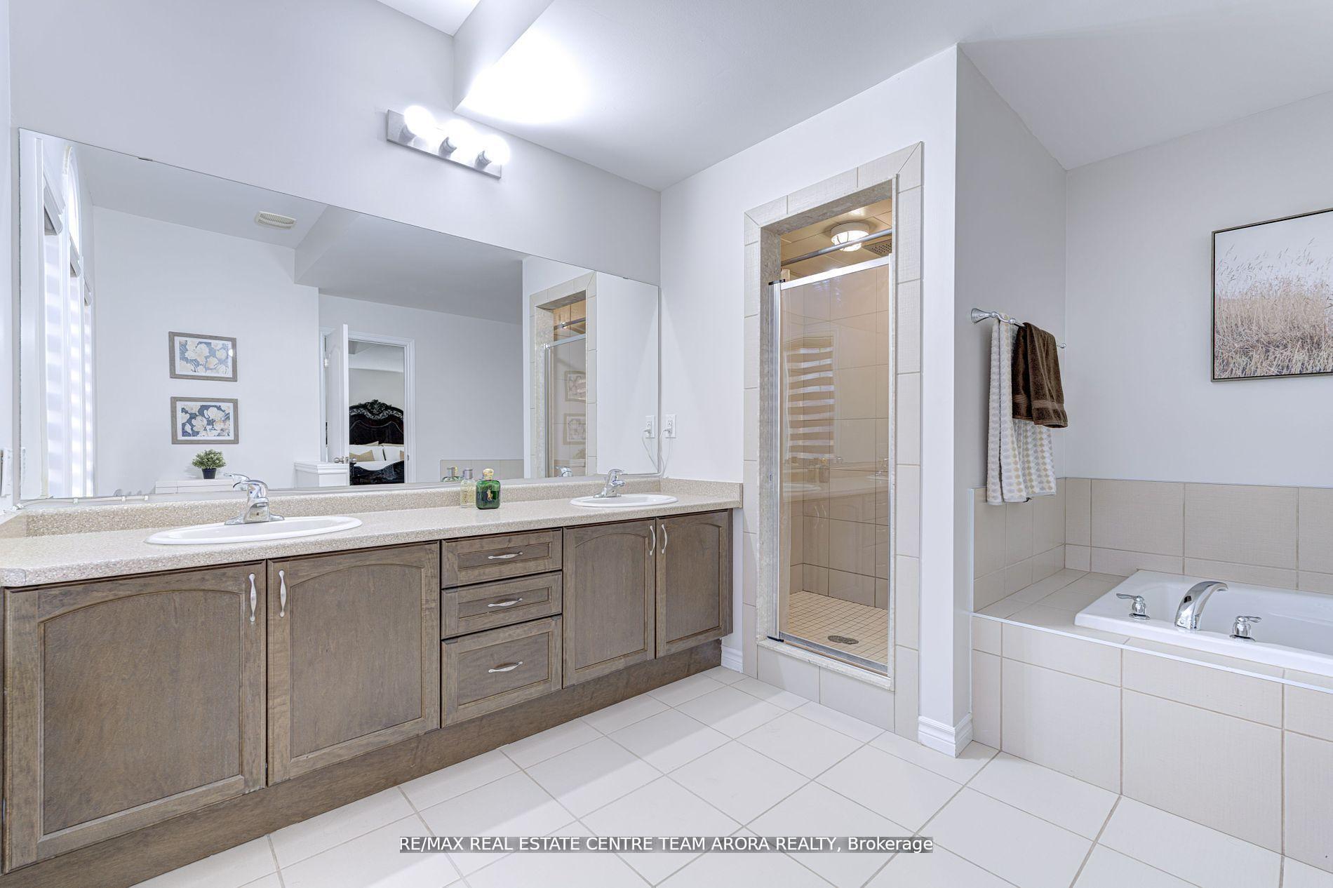 Photo 19 of 27 Monkton Circle, Brampton, Credit Valley — HOMEH