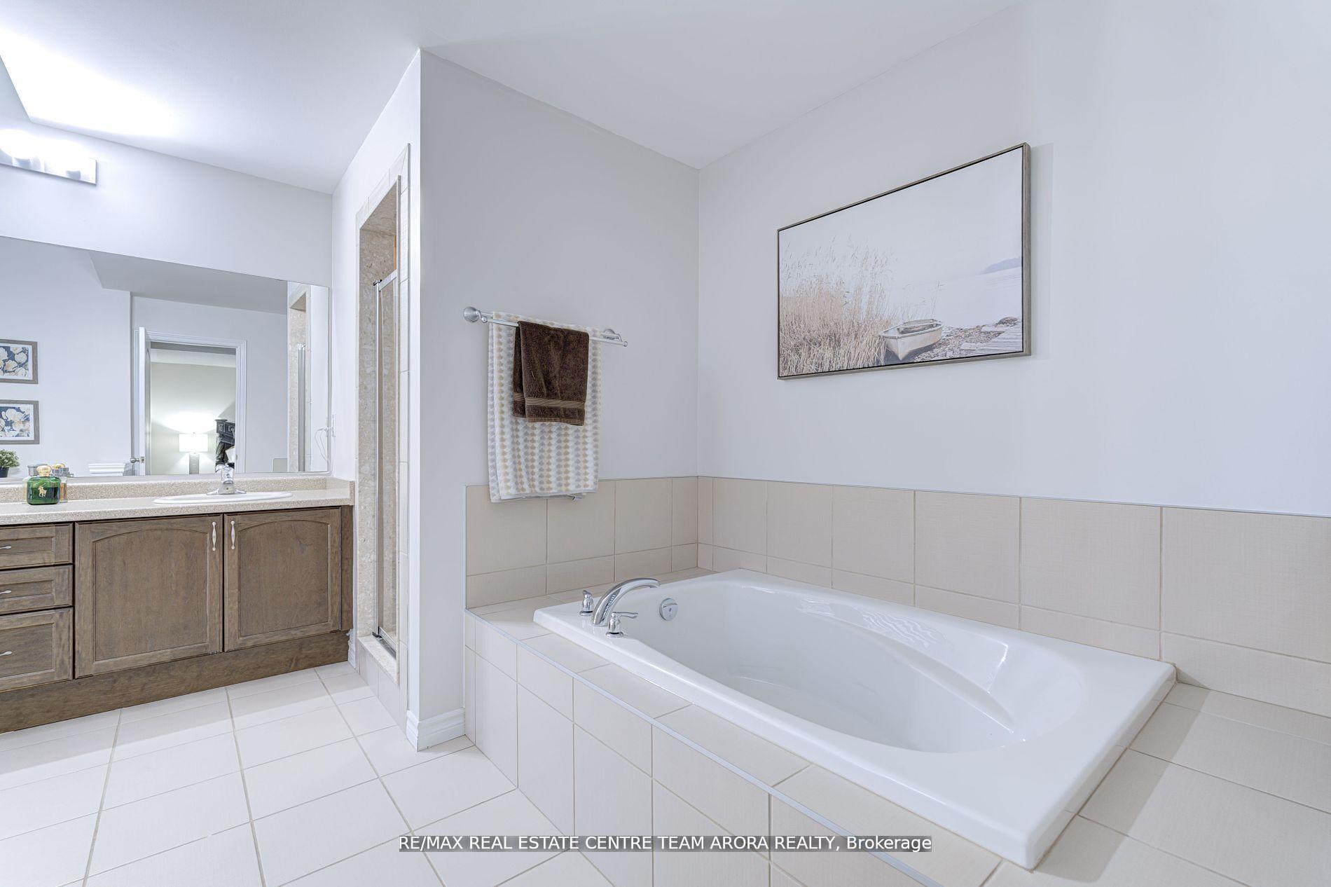 Photo 20 of 27 Monkton Circle, Brampton, Credit Valley — HOMEH