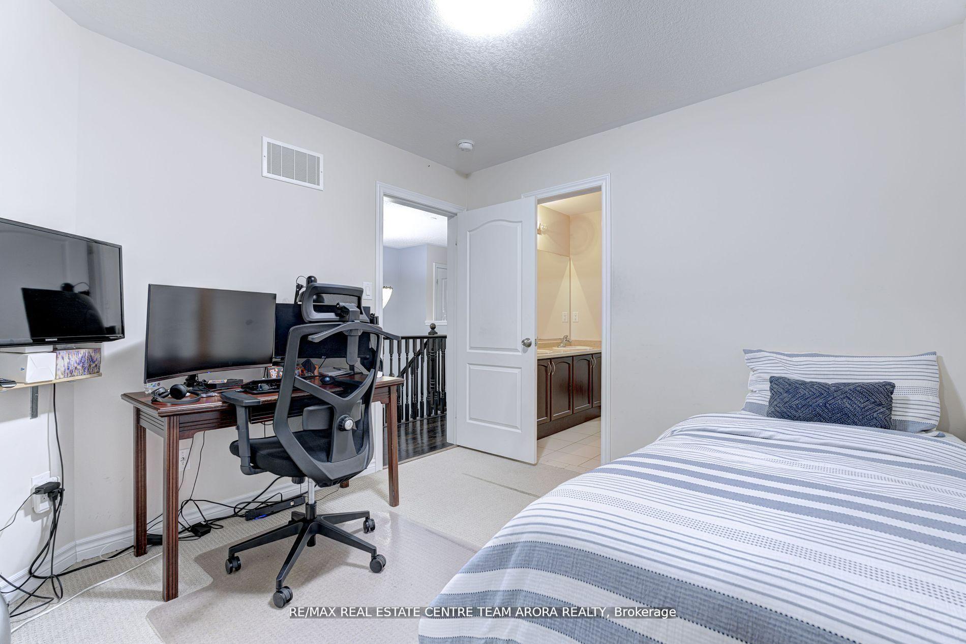 Photo 29 of 27 Monkton Circle, Brampton, Credit Valley — HOMEH